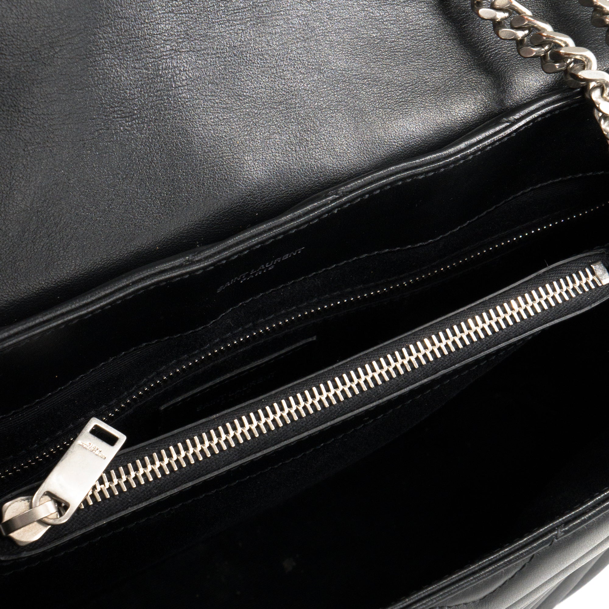 SAINT LAURENT - Sac à bandoulière Loulou Medium Saint Laurent en cuir lisse noir