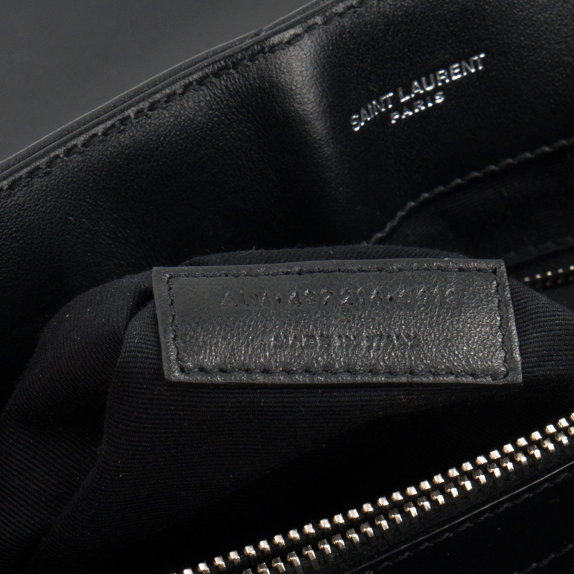SAINT LAURENT - Sac à bandoulière Loulou Medium Saint Laurent en cuir lisse noir