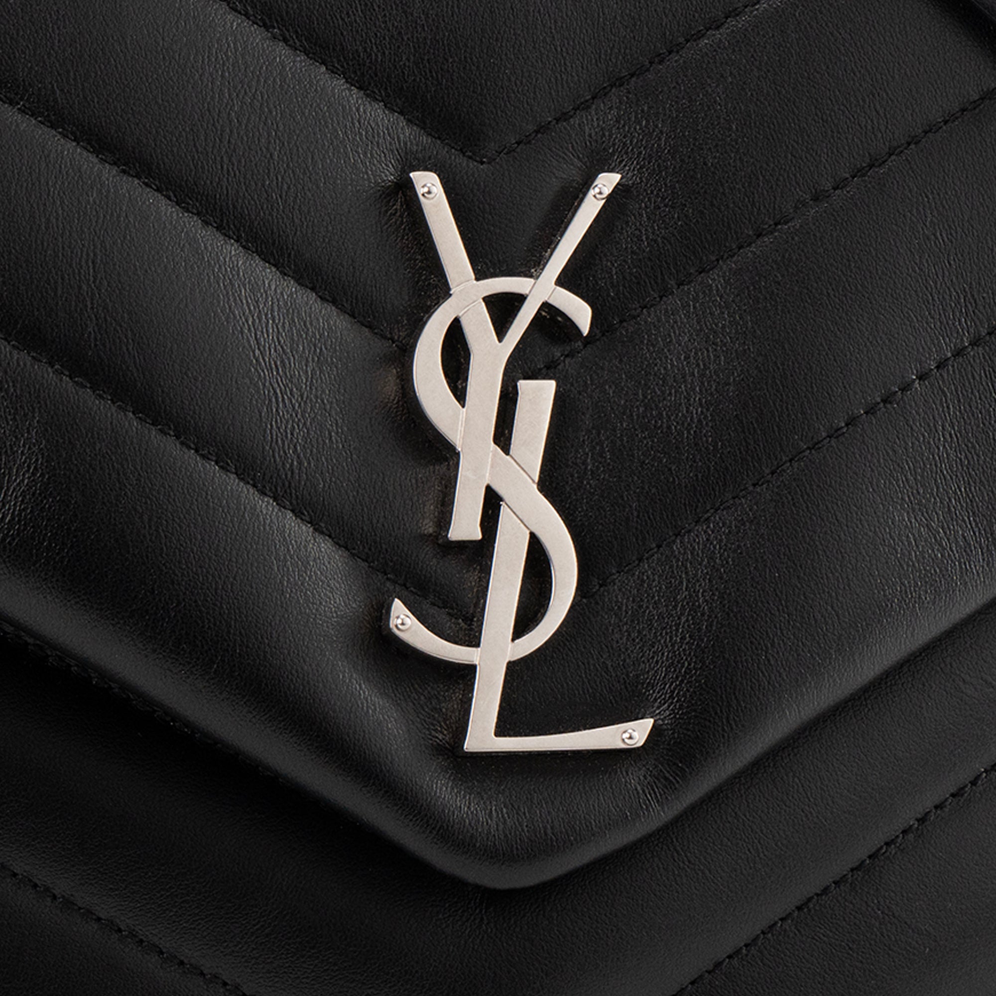 SAINT LAURENT - Sac à bandoulière Loulou Médium Saint Laurent en cuir lisse noir