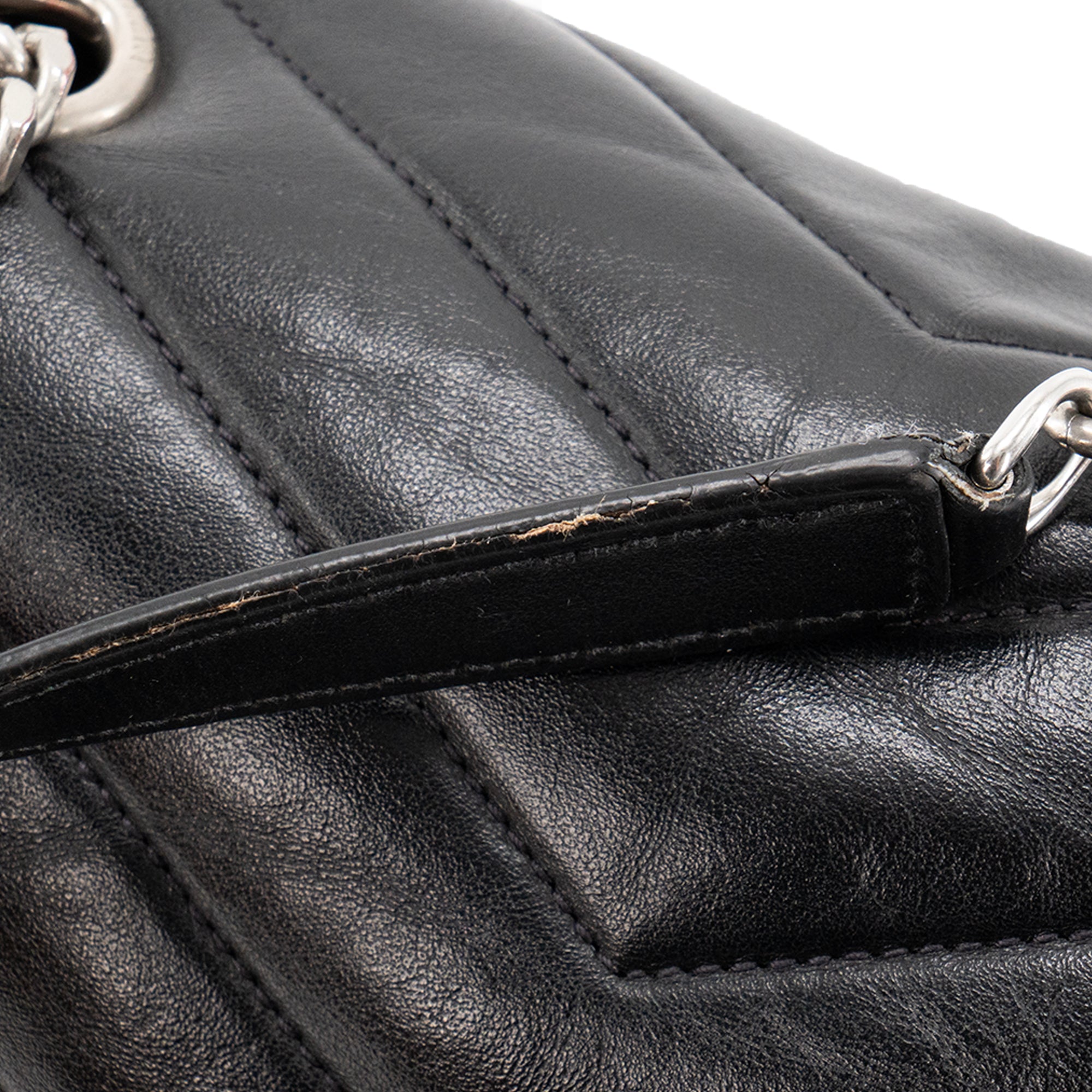 SAINT LAURENT - Sac à bandoulière Loulou Medium Saint Laurent en cuir lisse noir
