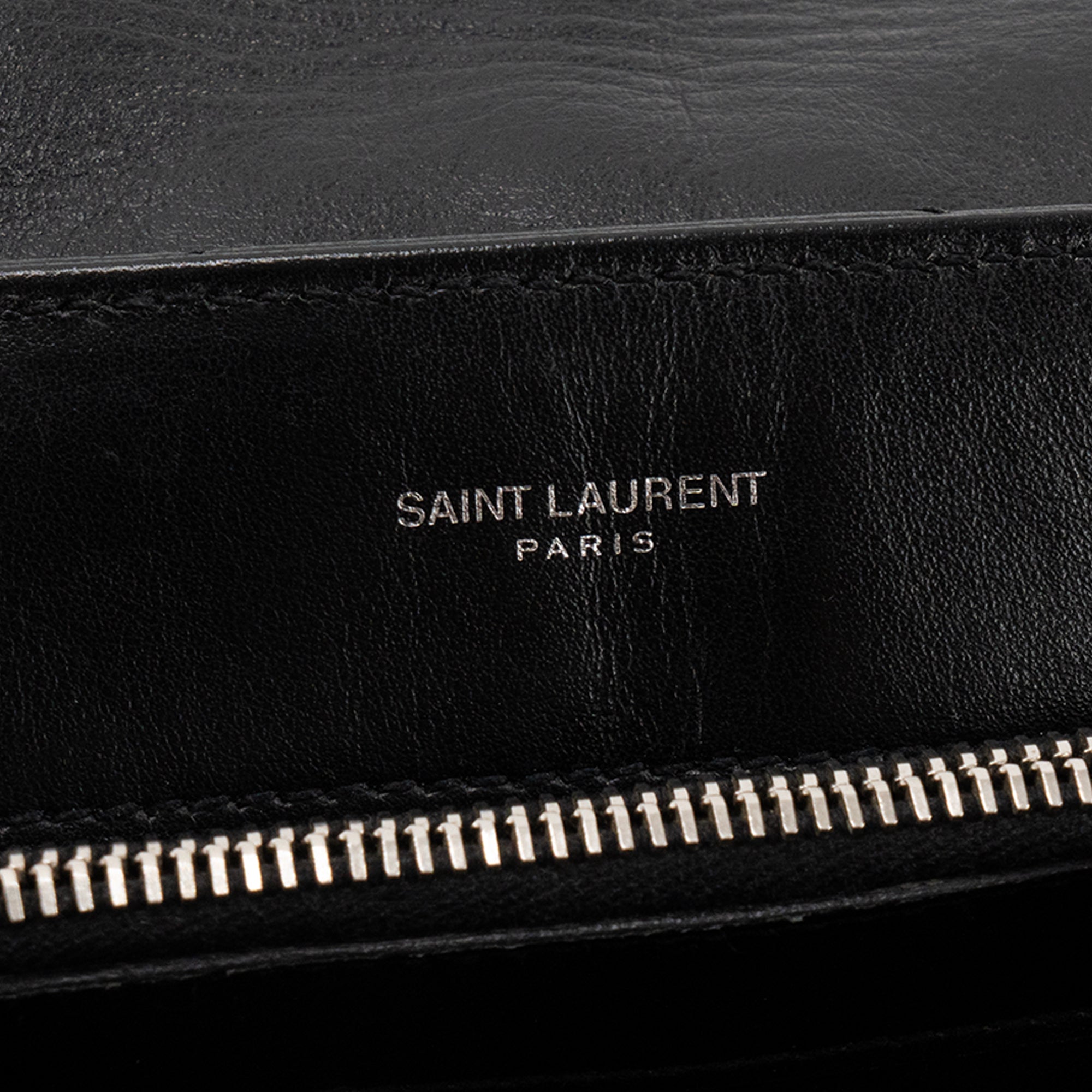 SAINT LAURENT - Sac à bandoulière Loulou Medium Saint Laurent en cuir lisse noir