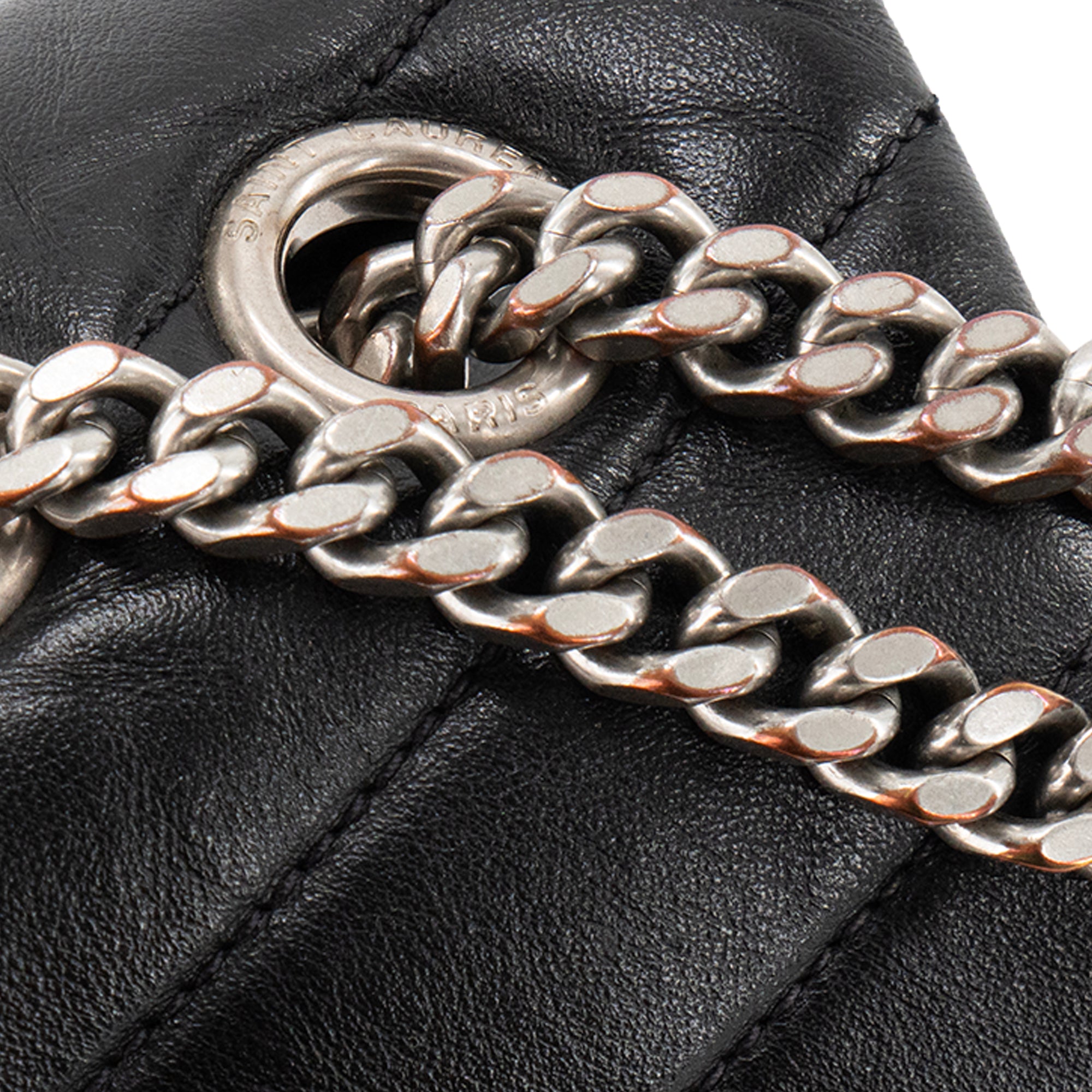SAINT LAURENT - Sac à bandoulière Loulou Medium Saint Laurent en cuir lisse noir