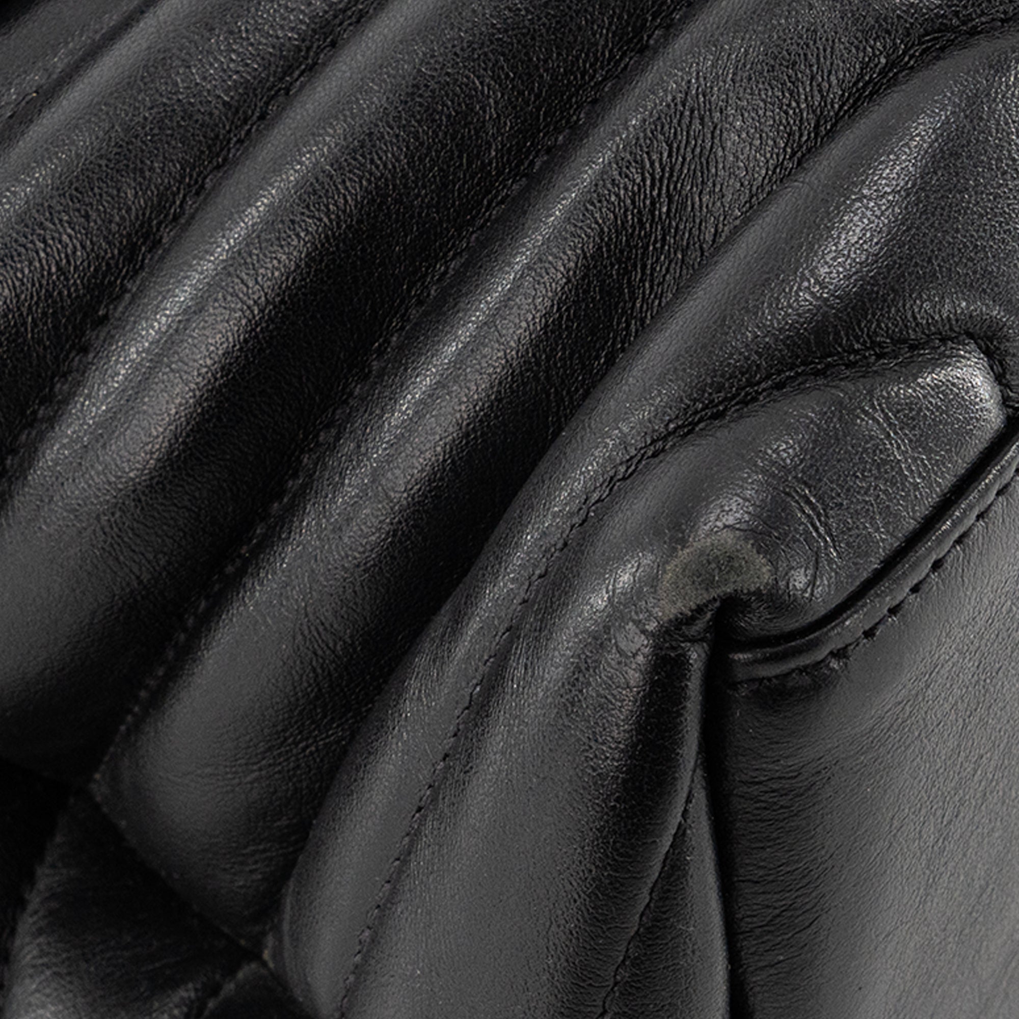 SAINT LAURENT - Sac à bandoulière Loulou Medium Saint Laurent en cuir lisse noir