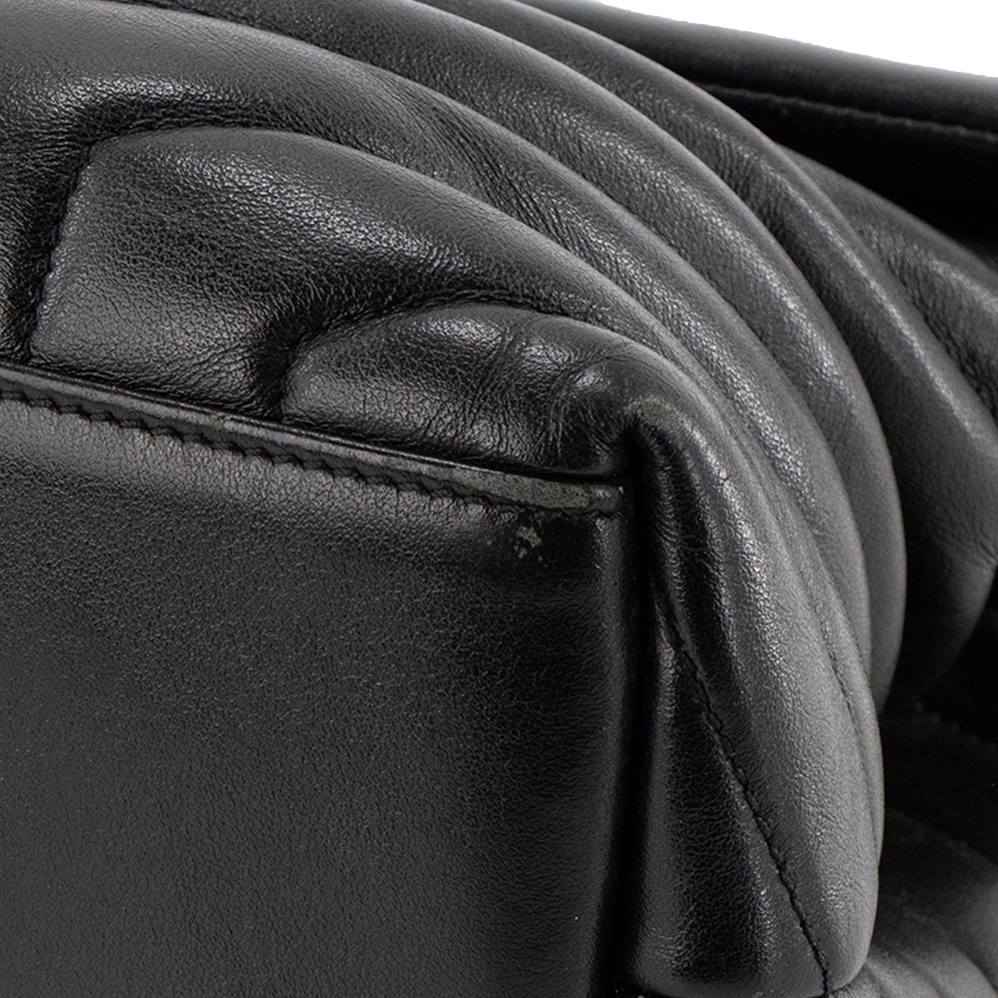 SAINT LAURENT - Sac à bandoulière Loulou Medium Saint Laurent en cuir lisse noir