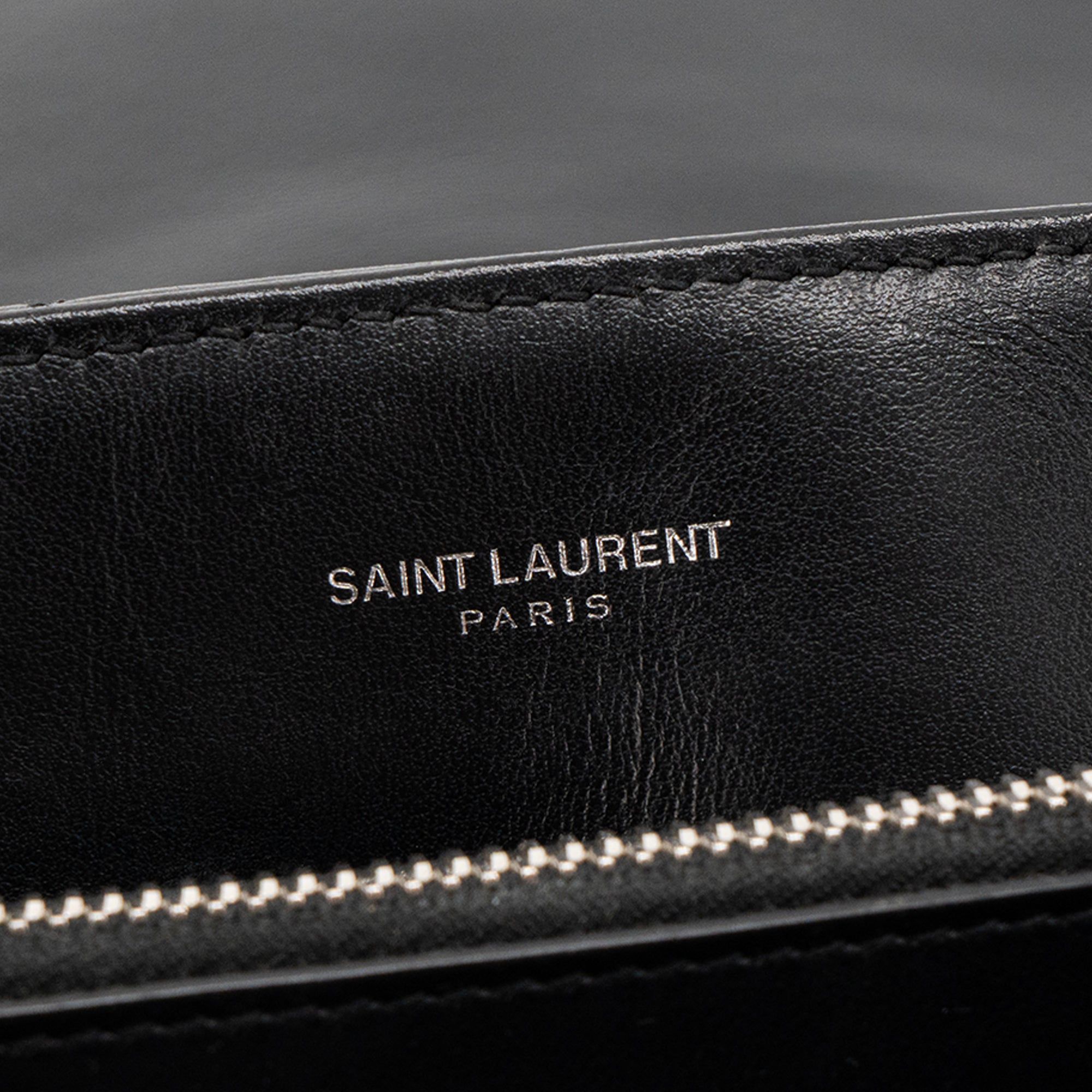 SAINT LAURENT - Sac à bandoulière Loulou Medium Saint Laurent en cuir lisse noir