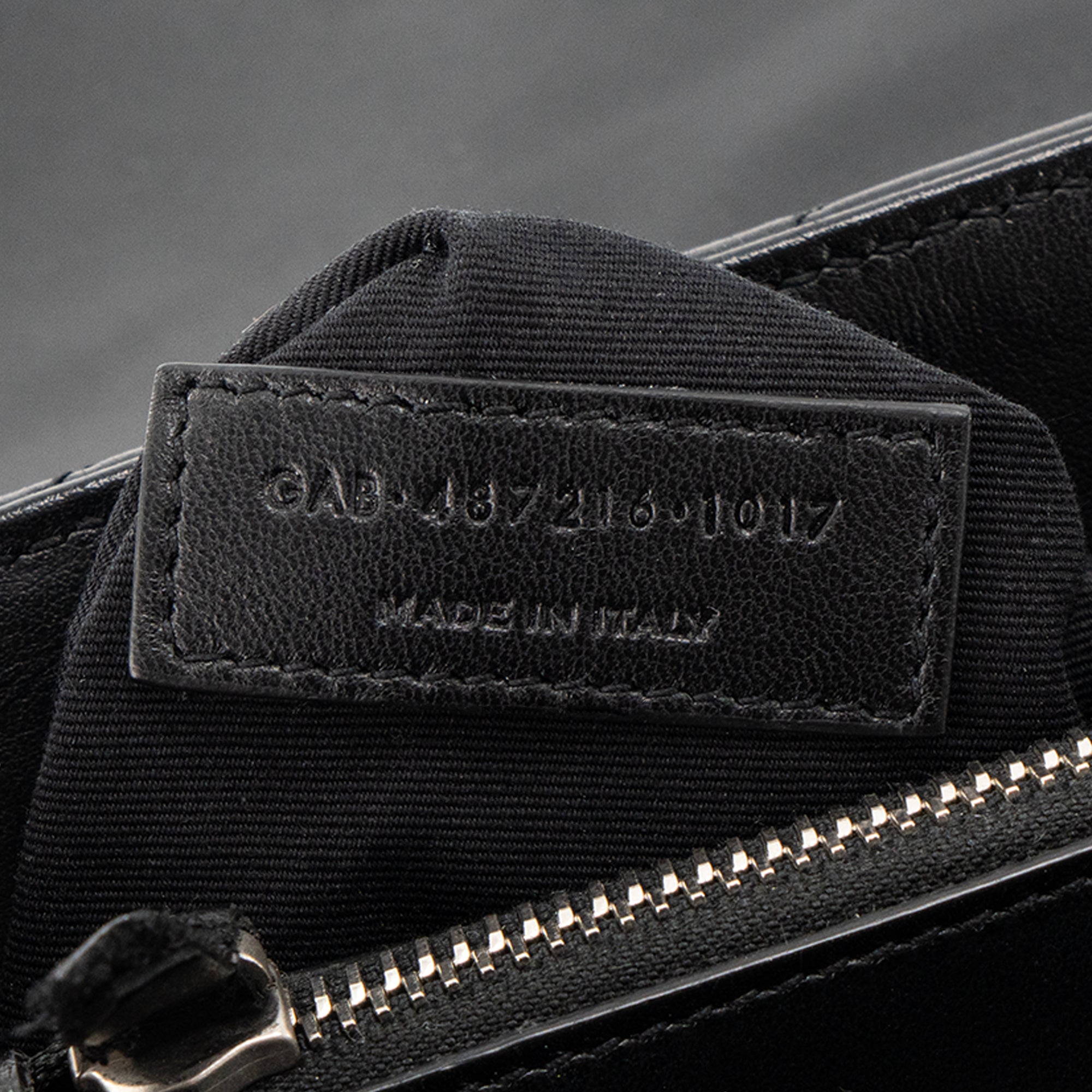 SAINT LAURENT - Sac à bandoulière Loulou Medium Saint Laurent en cuir lisse noir