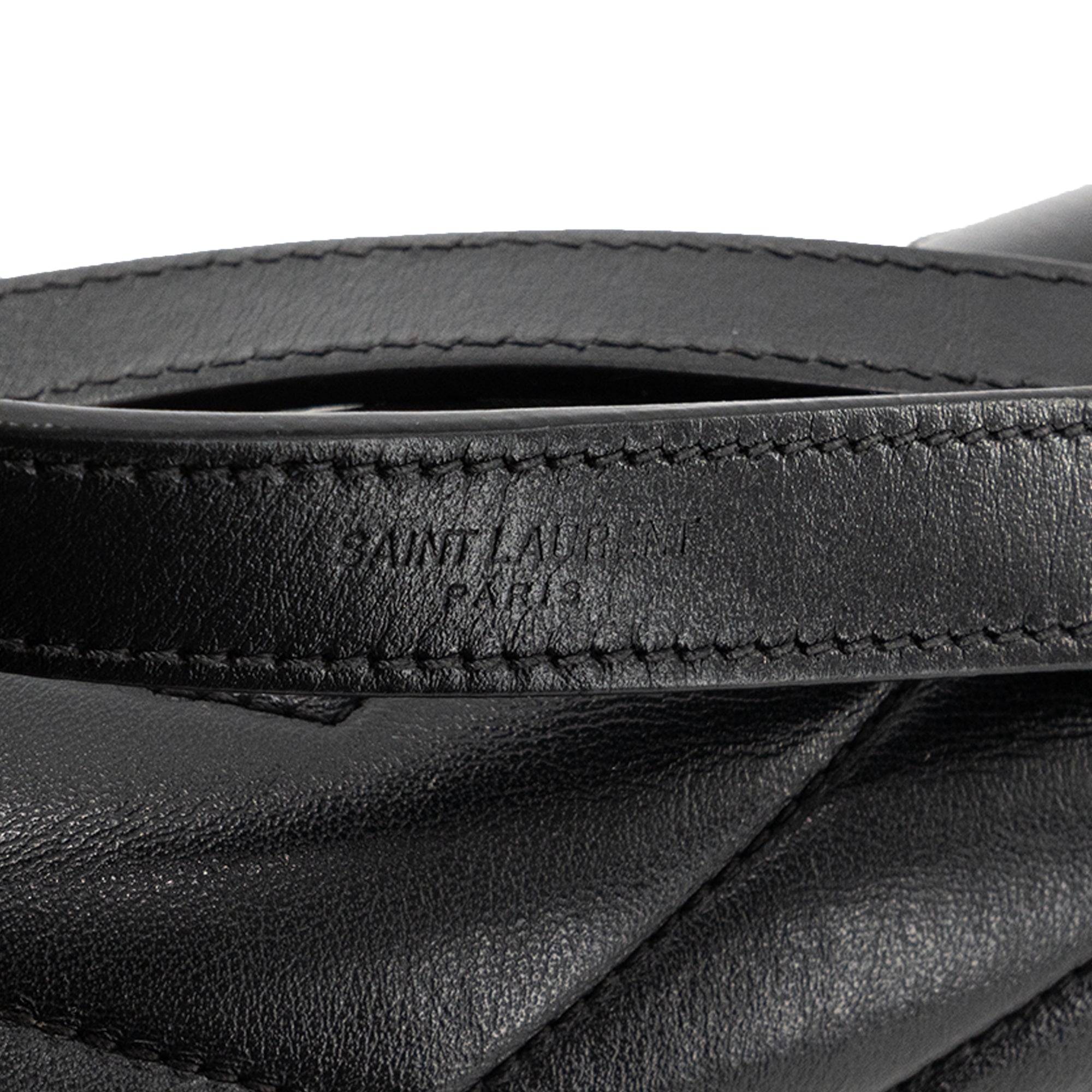 SAINT LAURENT - Sac à bandoulière Loulou Medium Saint Laurent en cuir lisse noir