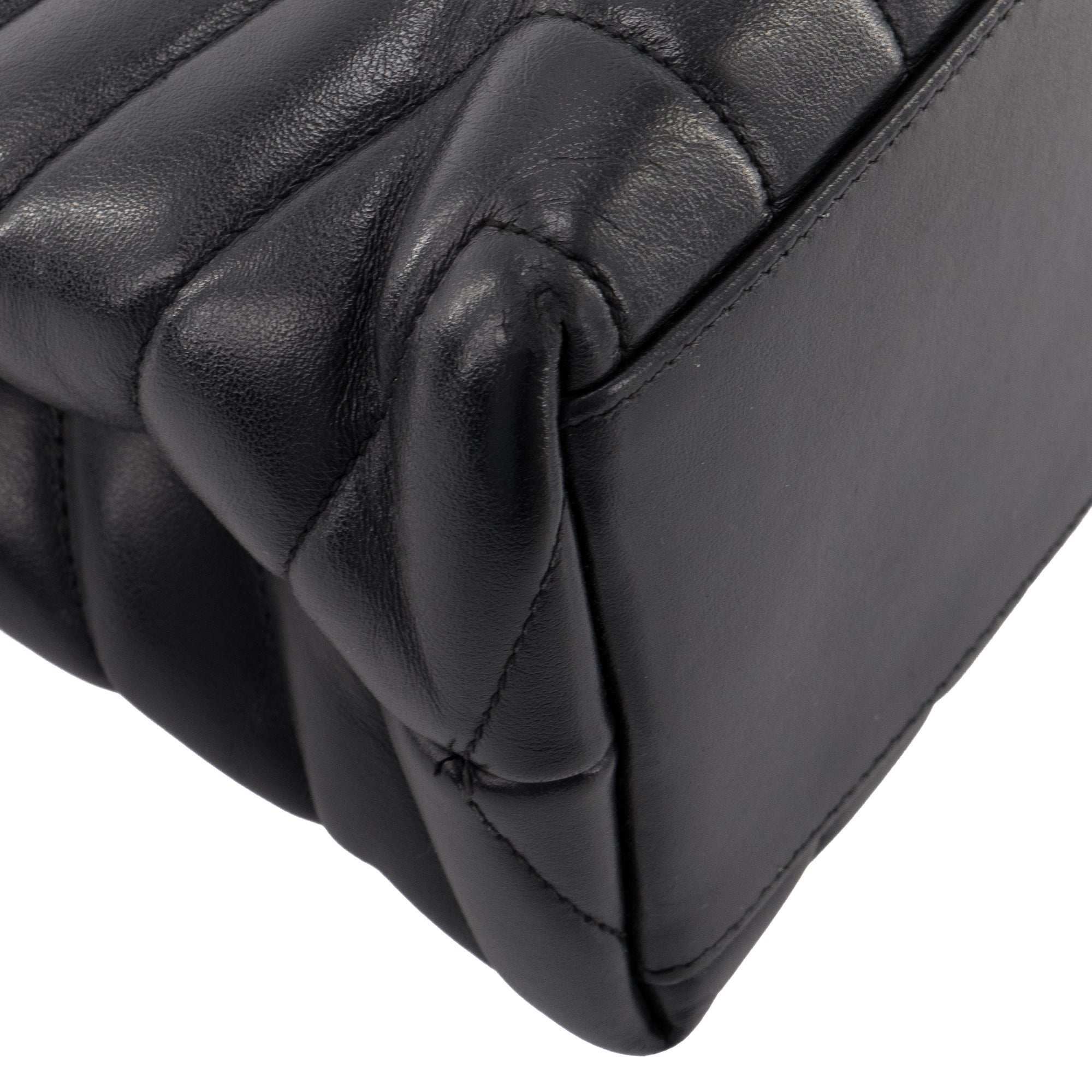 SAINT LAURENT - Sac à bandoulière Loulou medium Saint Laurent en cuir lisse noir full black