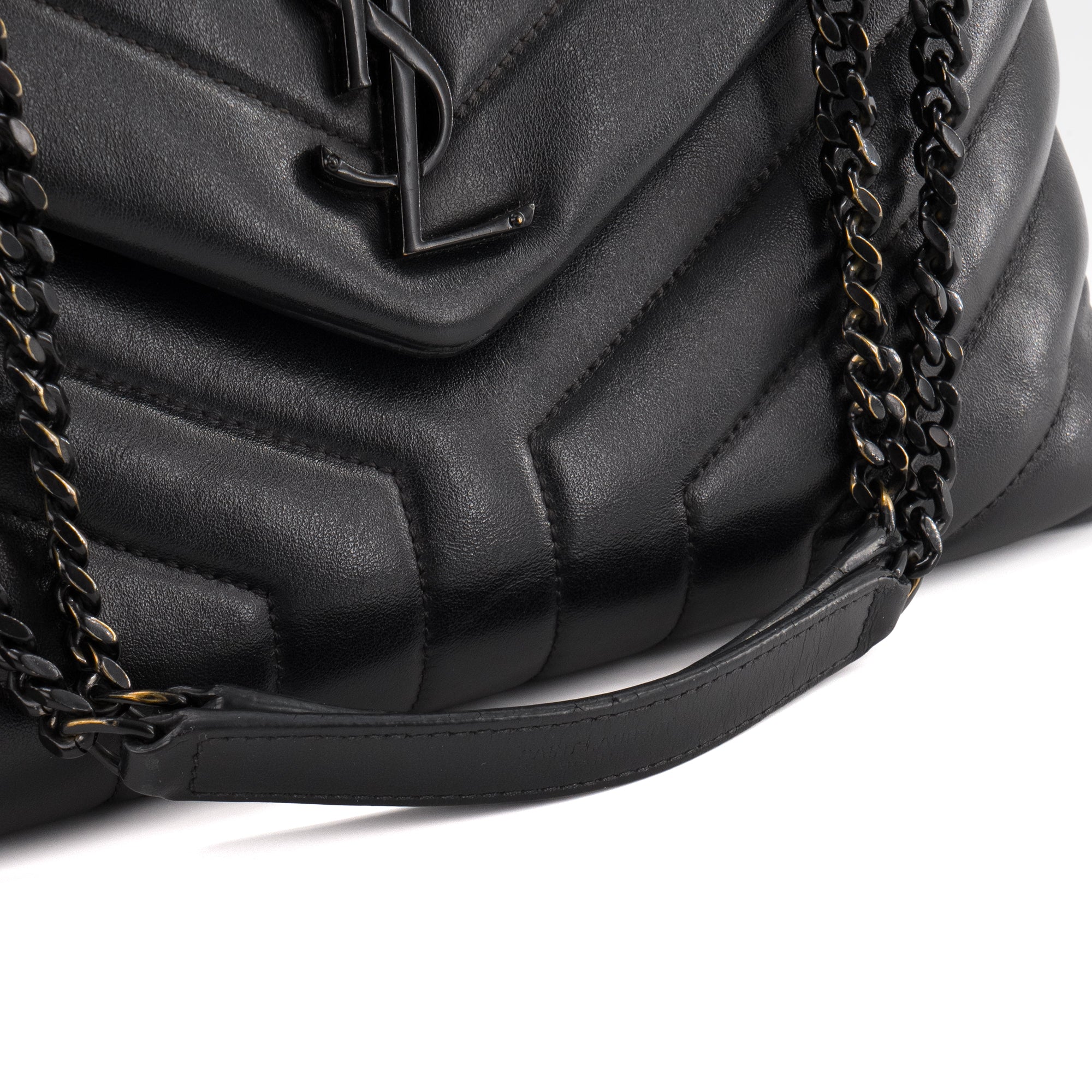 SAINT LAURENT - Sac à bandoulière Loulou medium Saint Laurent en cuir lisse noir full black