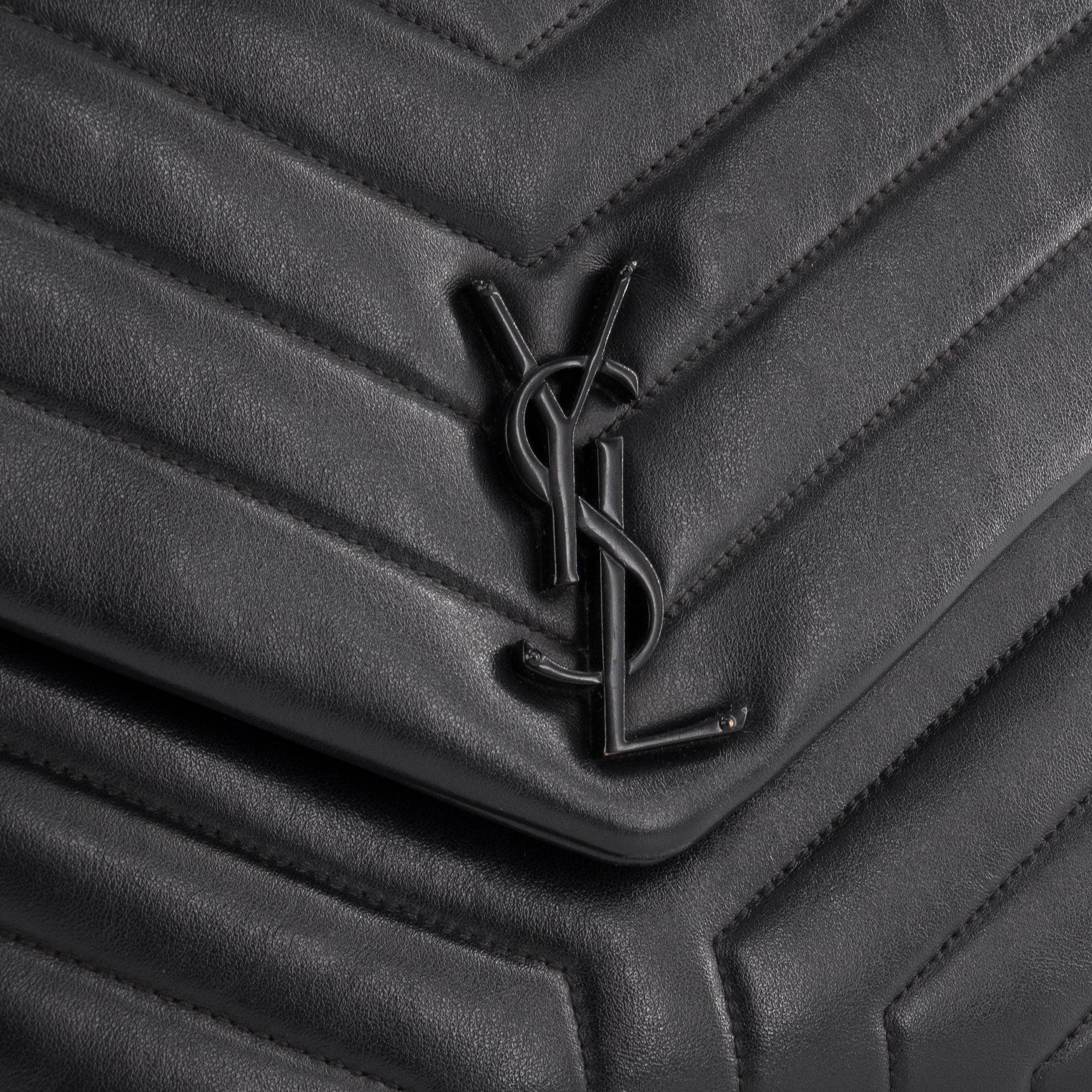 SAINT LAURENT - Sac à bandoulière Loulou medium Saint Laurent en cuir lisse noir full black