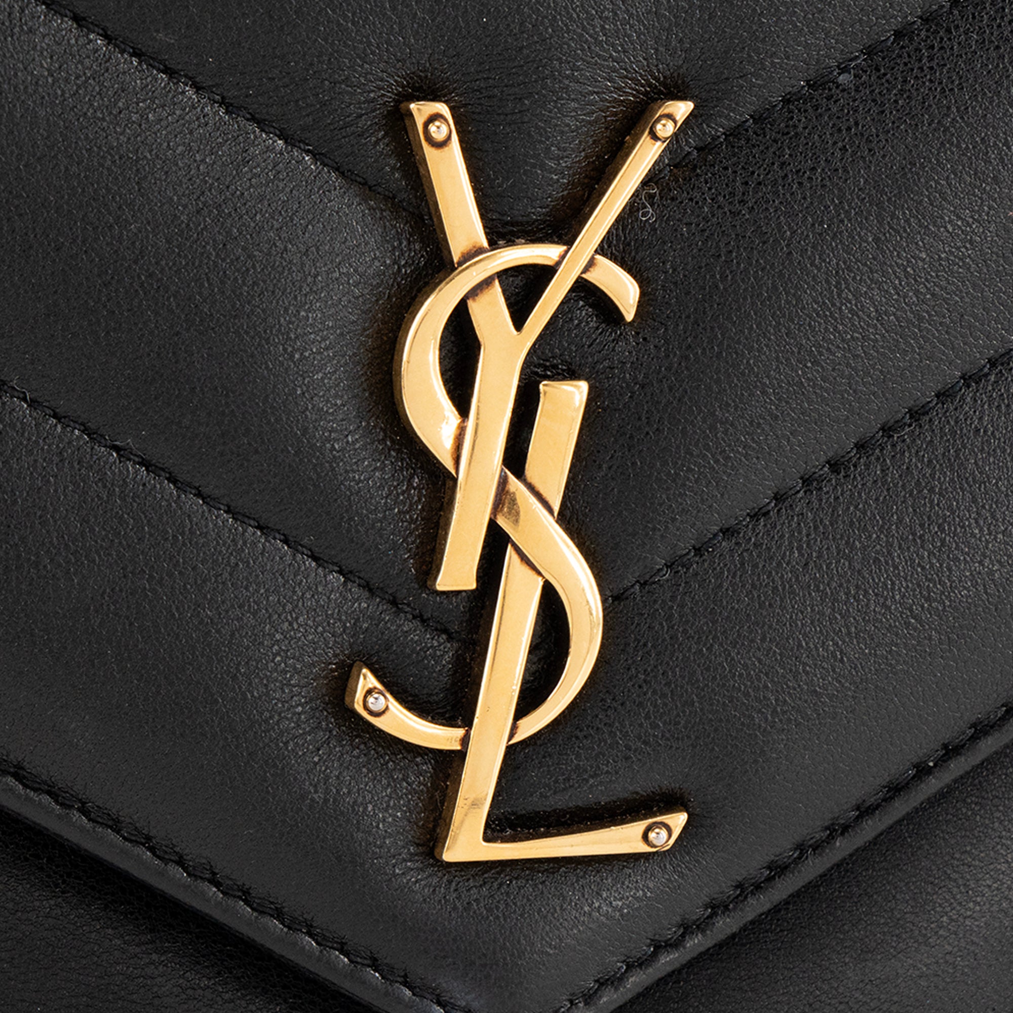 SAINT LAURENT - Sac à bandoulière Loulou medium Saint Laurent en cuir lisse noir
