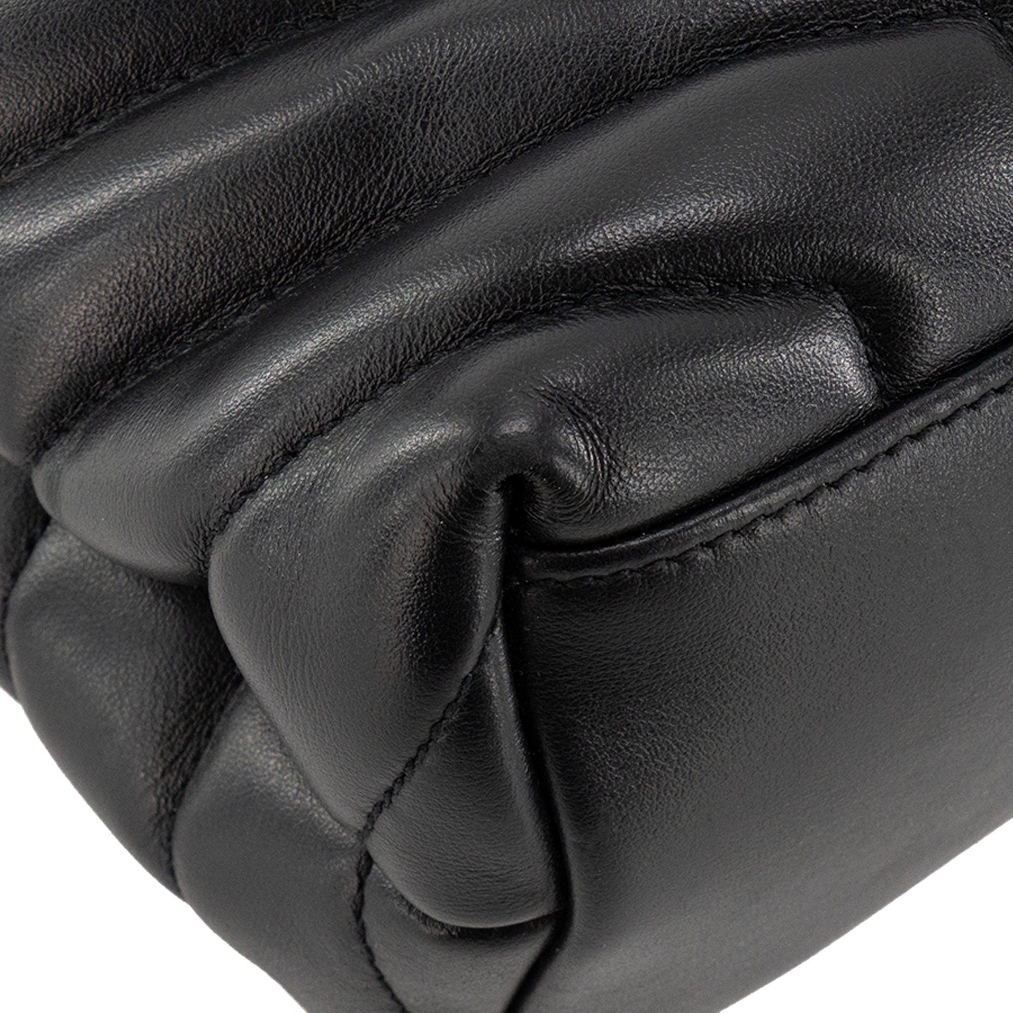 SAINT LAURENT - Sac à bandoulière Loulou Medium Saint Laurent en cuir lisse noir