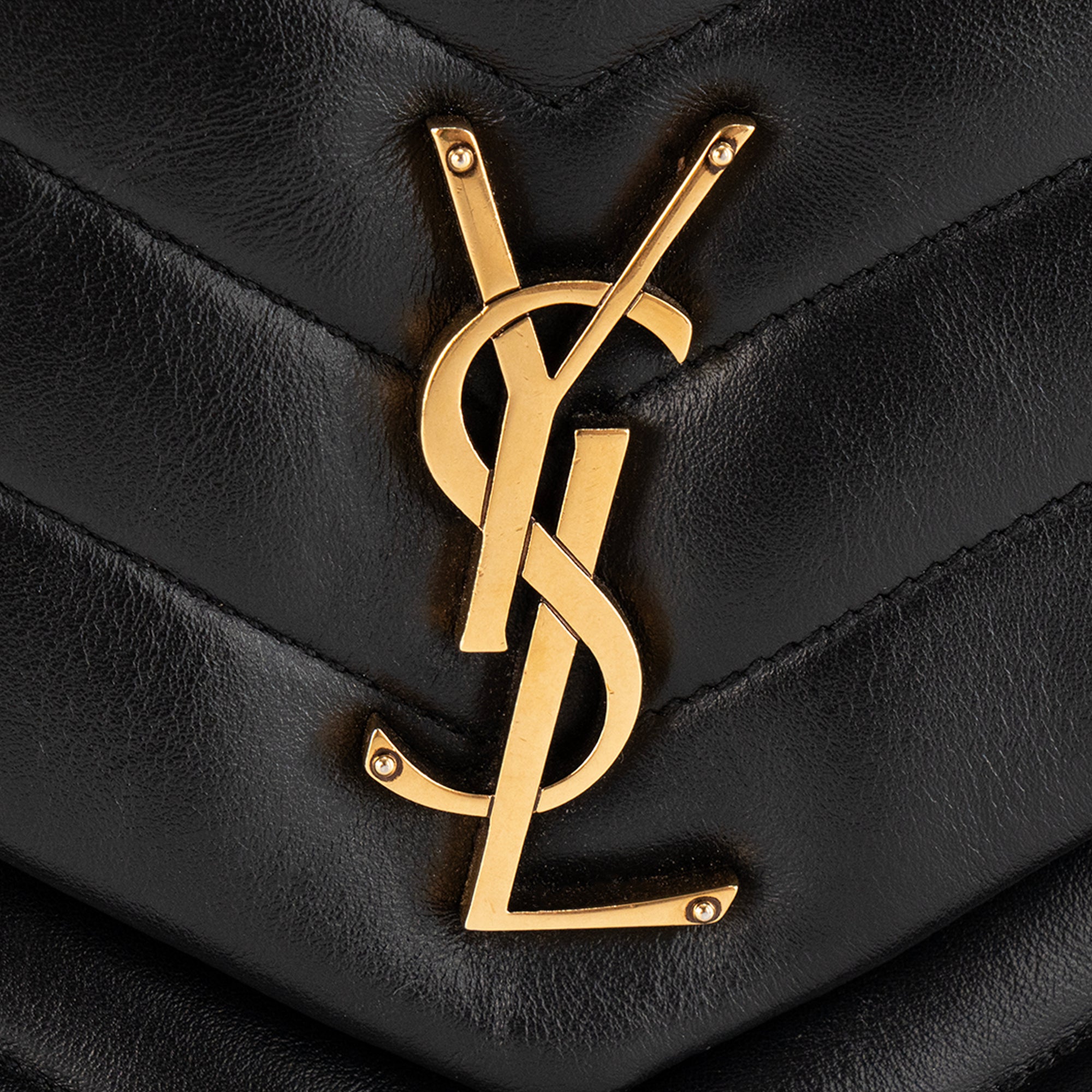 SAINT LAURENT - Sac à bandoulière Loulou Medium Saint Laurent en cuir lisse noir