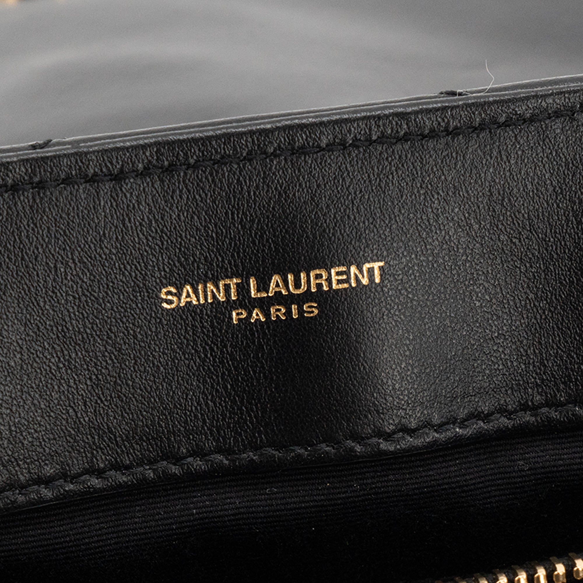 SAINT LAURENT - Sac à bandoulière Loulou Medium Saint Laurent en cuir lisse noir