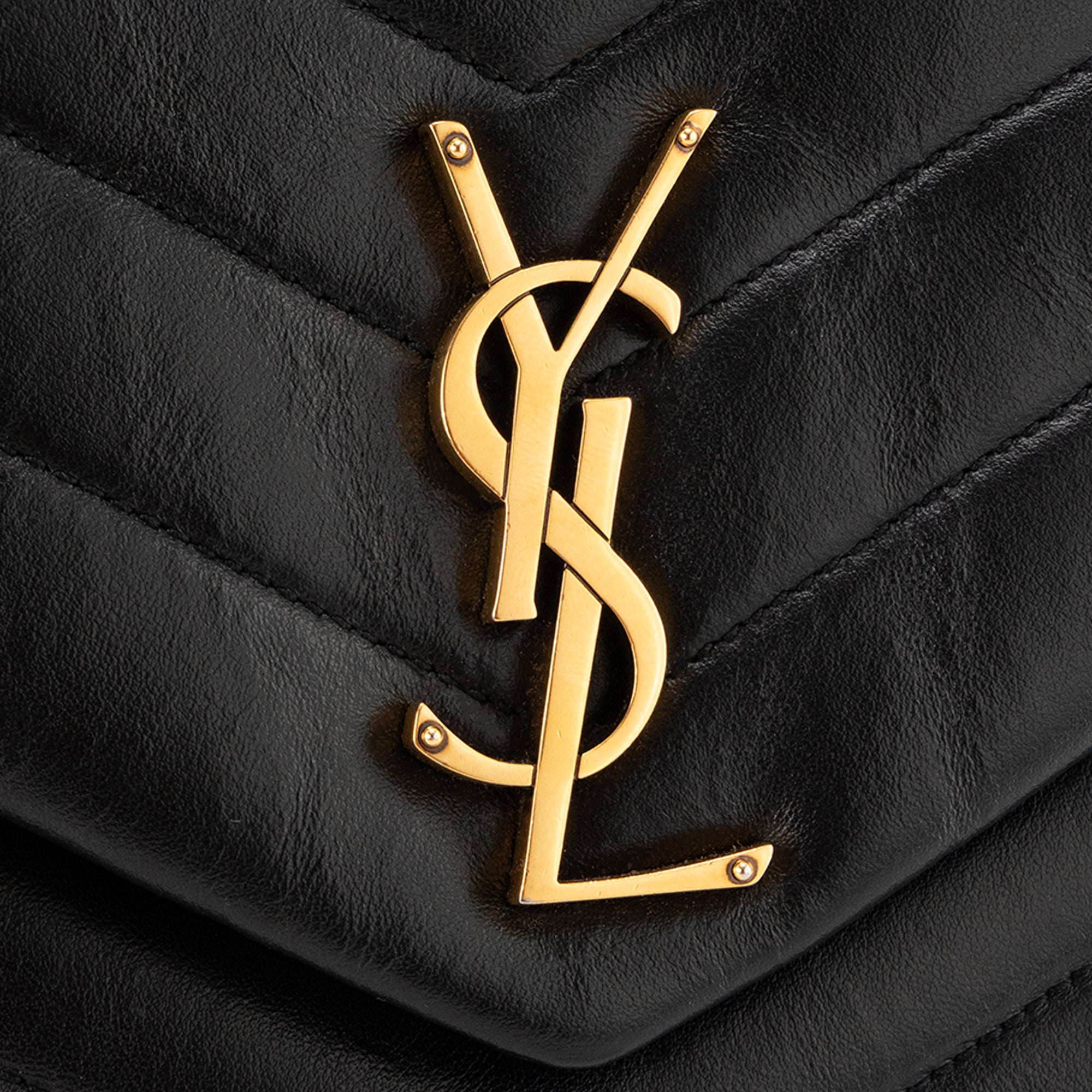 SAINT LAURENT - Sac à bandoulière Loulou Medium Saint Laurent en cuir noir