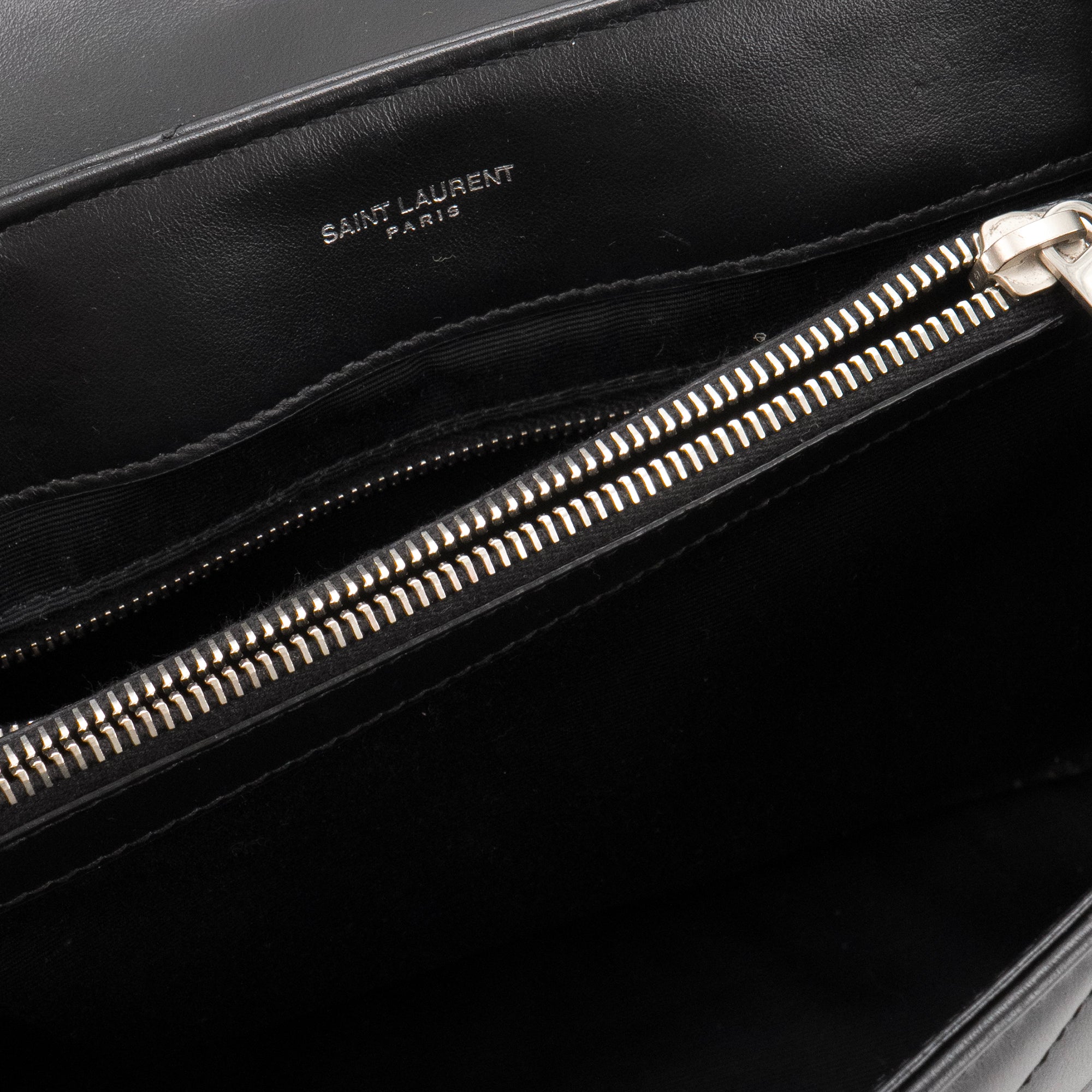 SAINT LAURENT - Sac à bandoulière Loulou Medium Saint Laurent en cuir noir