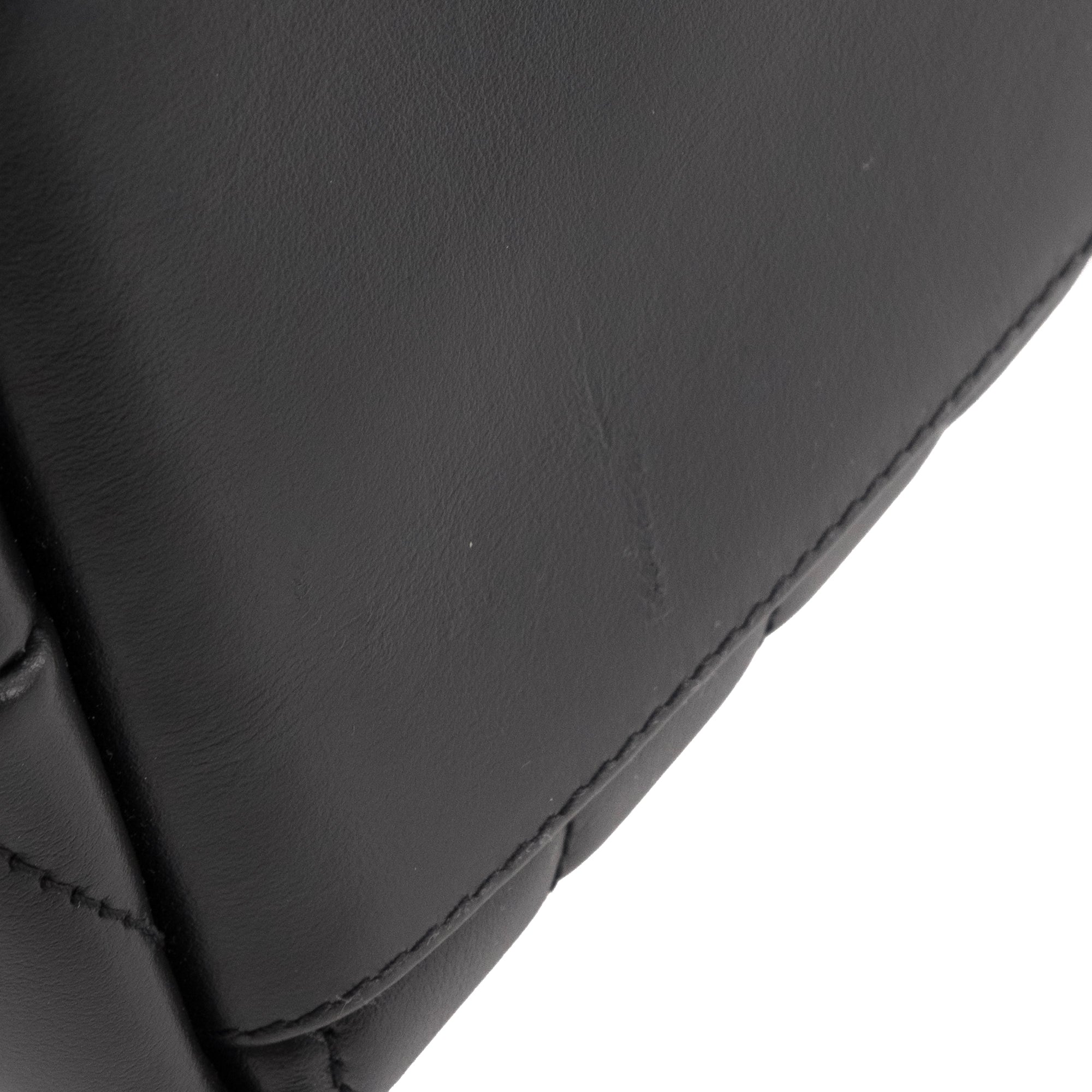 SAINT LAURENT - Sac à bandoulière Loulou Medium Saint Laurent en cuir noir