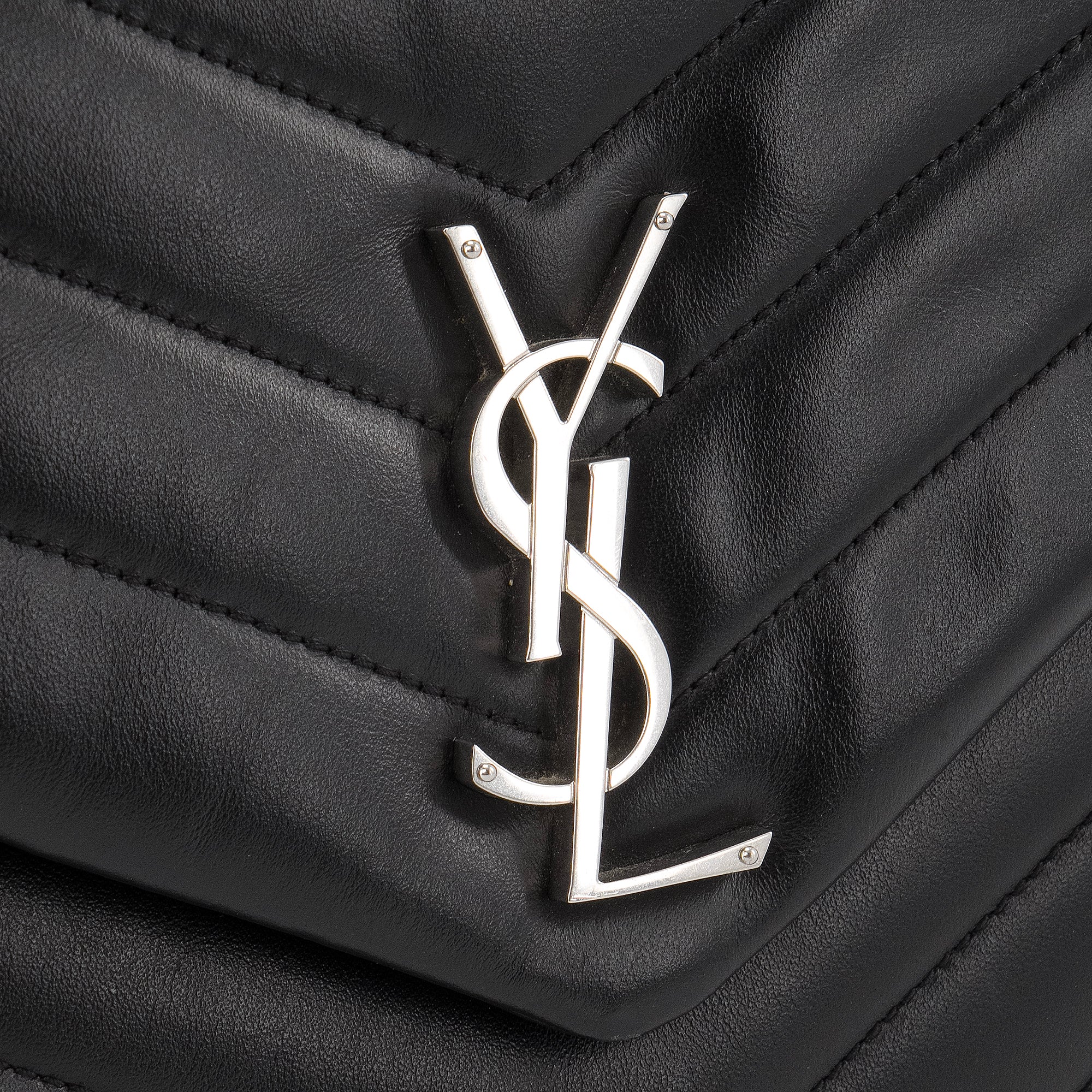 SAINT LAURENT - Sac à bandoulière Loulou Medium Saint Laurent en cuir noir