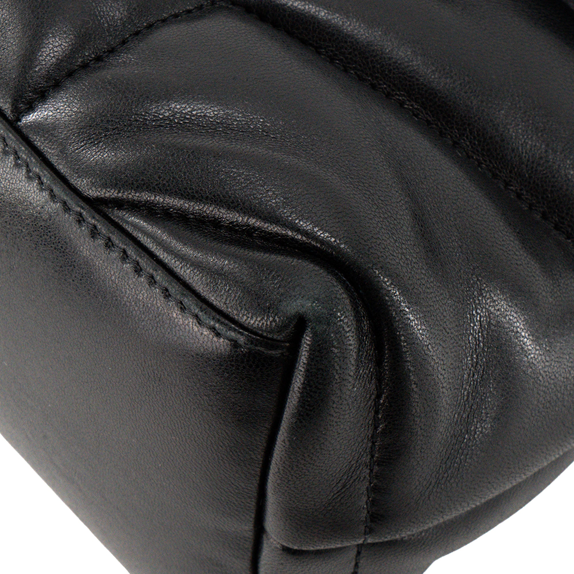 SAINT LAURENT - Sac à bandoulière Loulou Puffer small Saint Laurent en cuir lisse noir