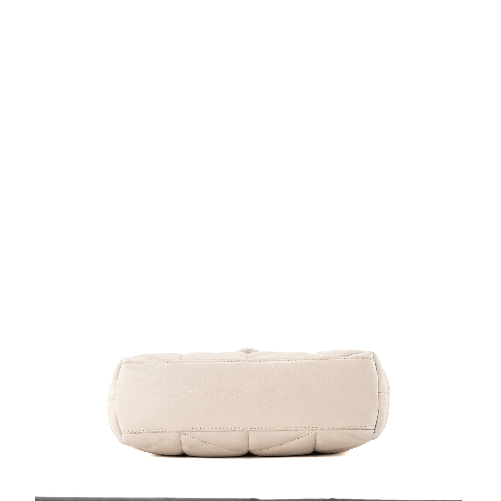 SAINT LAURENT - Sac à bandoulière Loulou Puffer Toy Saint Laurent en cuir lisse beige
