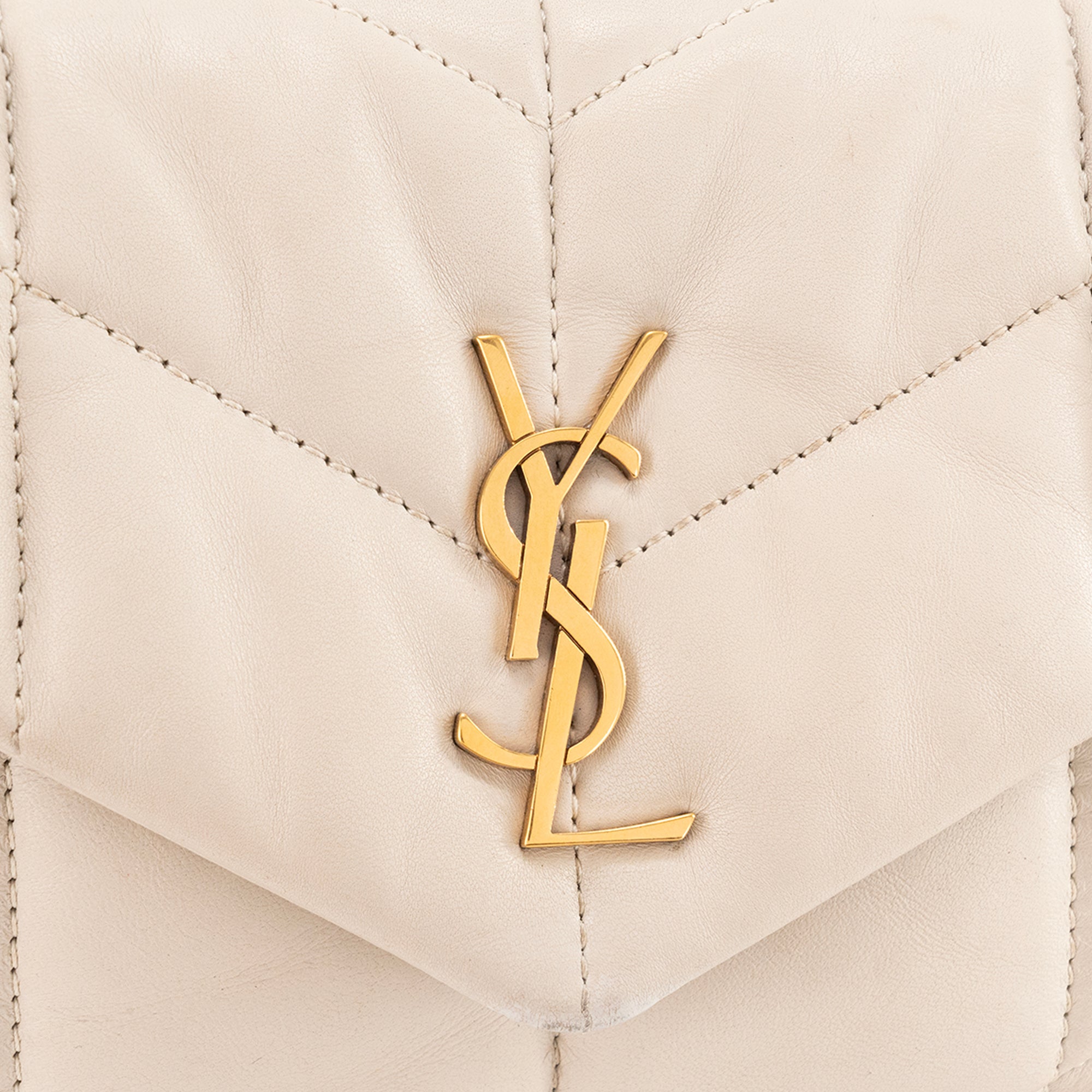 SAINT LAURENT - Sac à bandoulière Loulou Puffer Toy Saint Laurent en cuir lisse beige