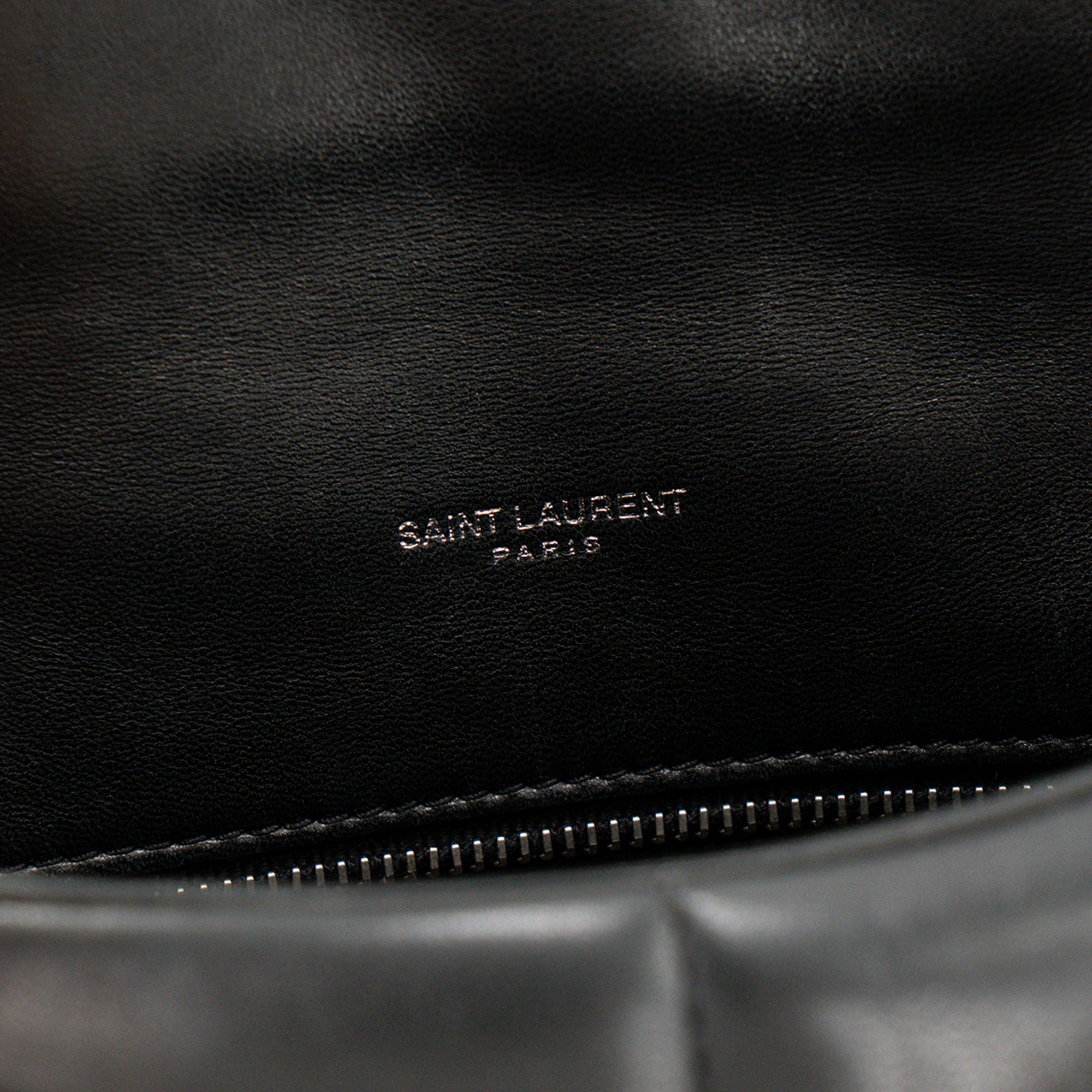 SAINT LAURENT - Sac à bandoulière Loulou Puffer Toy Saint Laurent en cuir lisse noir