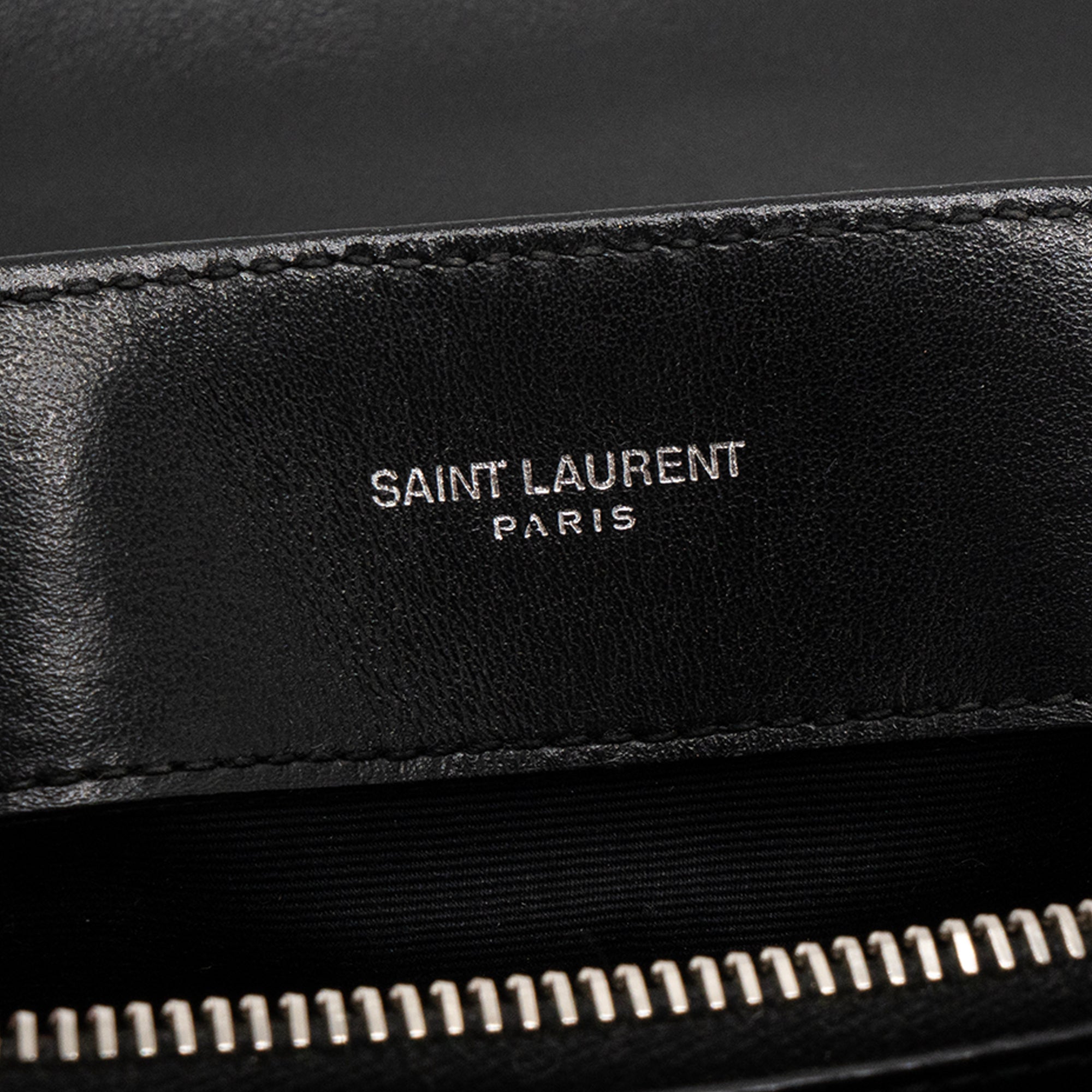 SAINT LAURENT - Sac à bandoulière Loulou Small Saint Laurent en cuir lisse noir