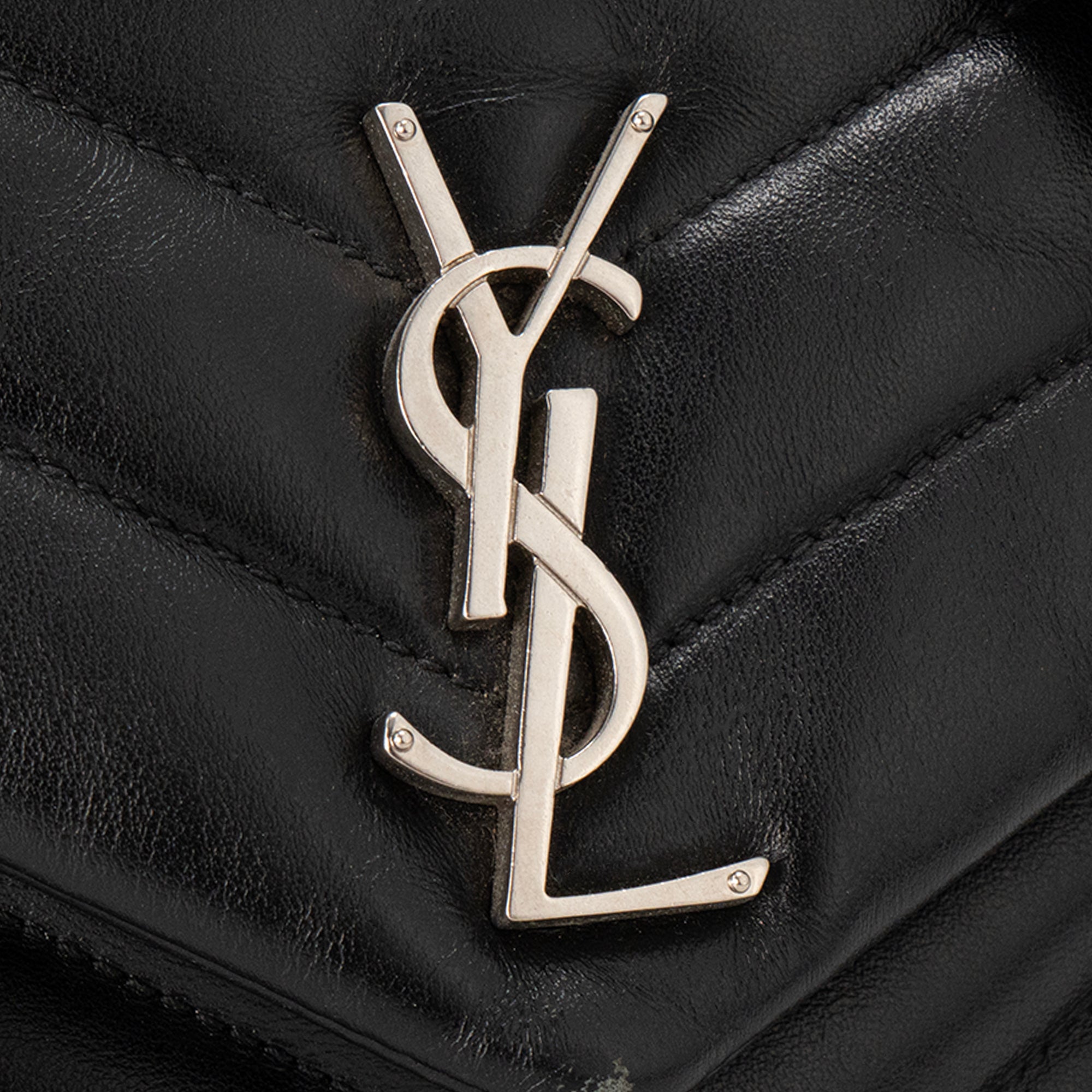 SAINT LAURENT - Sac à bandoulière Loulou Small Saint Laurent en cuir lisse noir