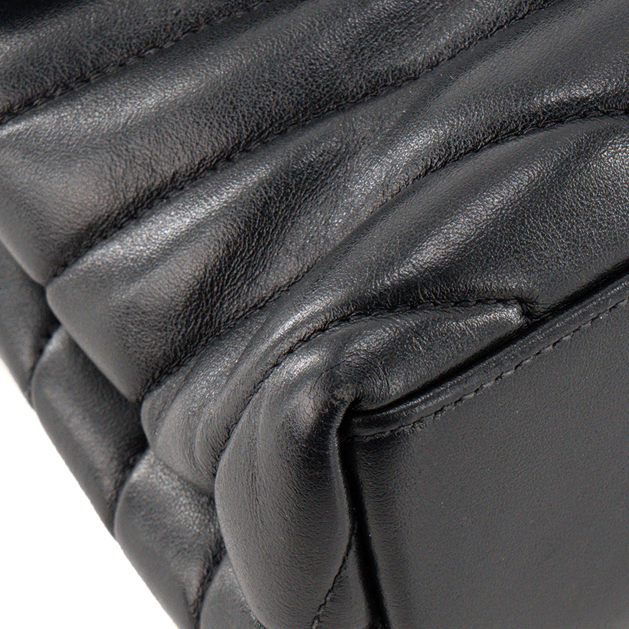 SAINT LAURENT - Sac à bandoulière Loulou Small Saint Laurent en cuir lisse noir