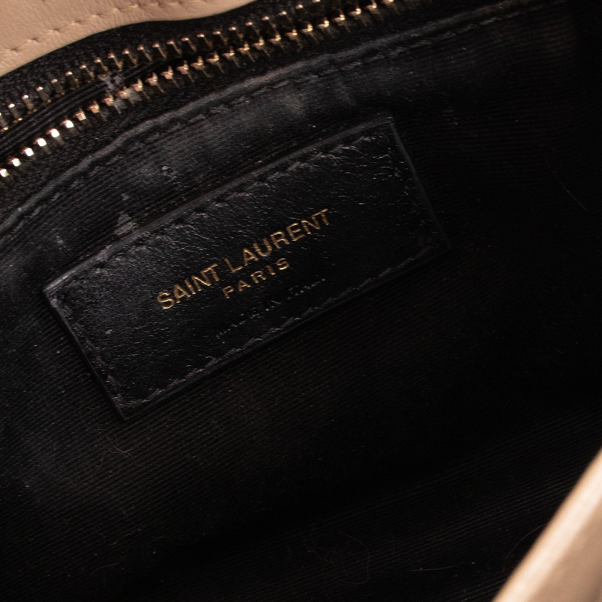 SAINT LAURENT - Sac à bandoulière Loulou Toy Saint Laurent en cuir chevron beige