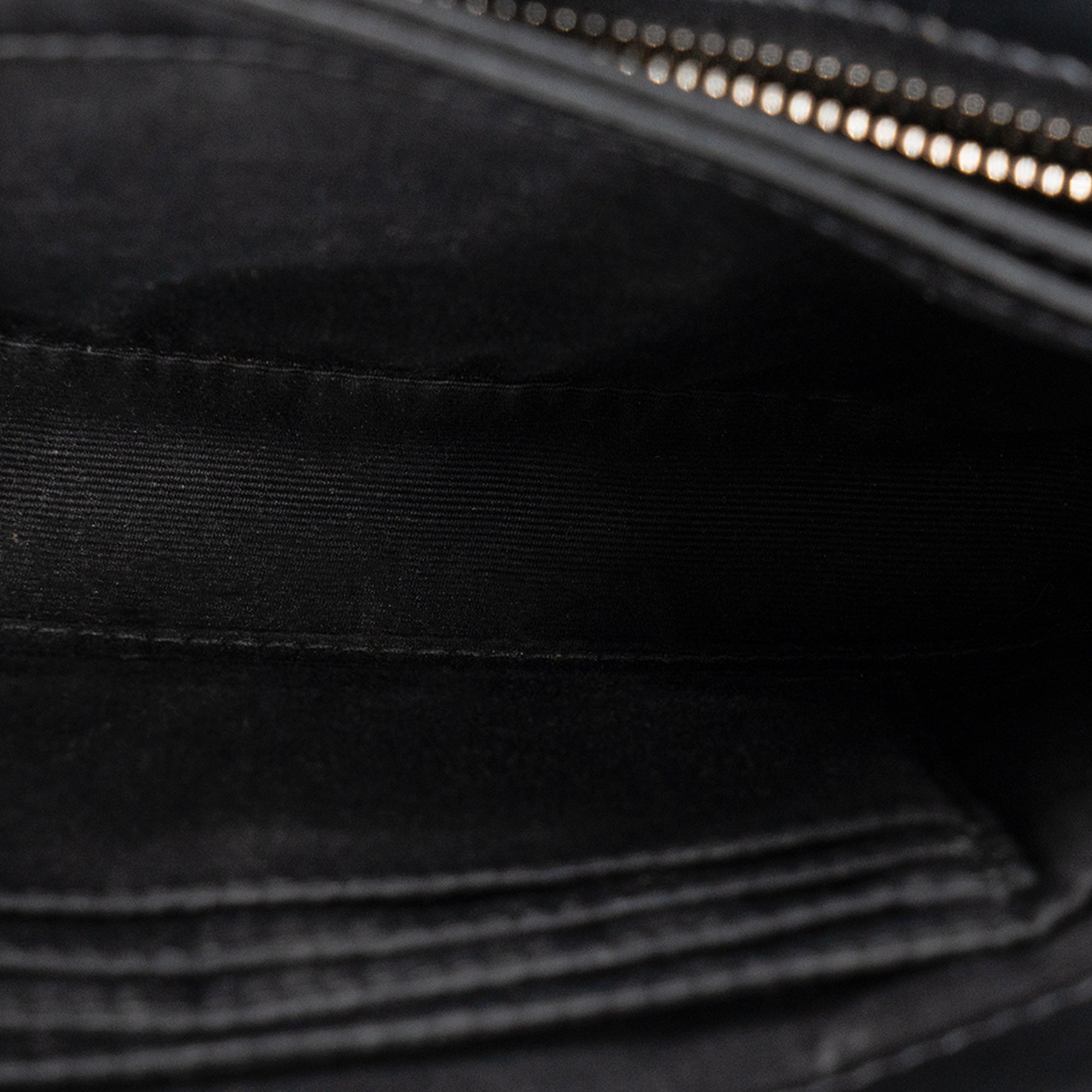 SAINT LAURENT - Sac à bandoulière Loulou Toy Saint Laurent en cuir lisse noir