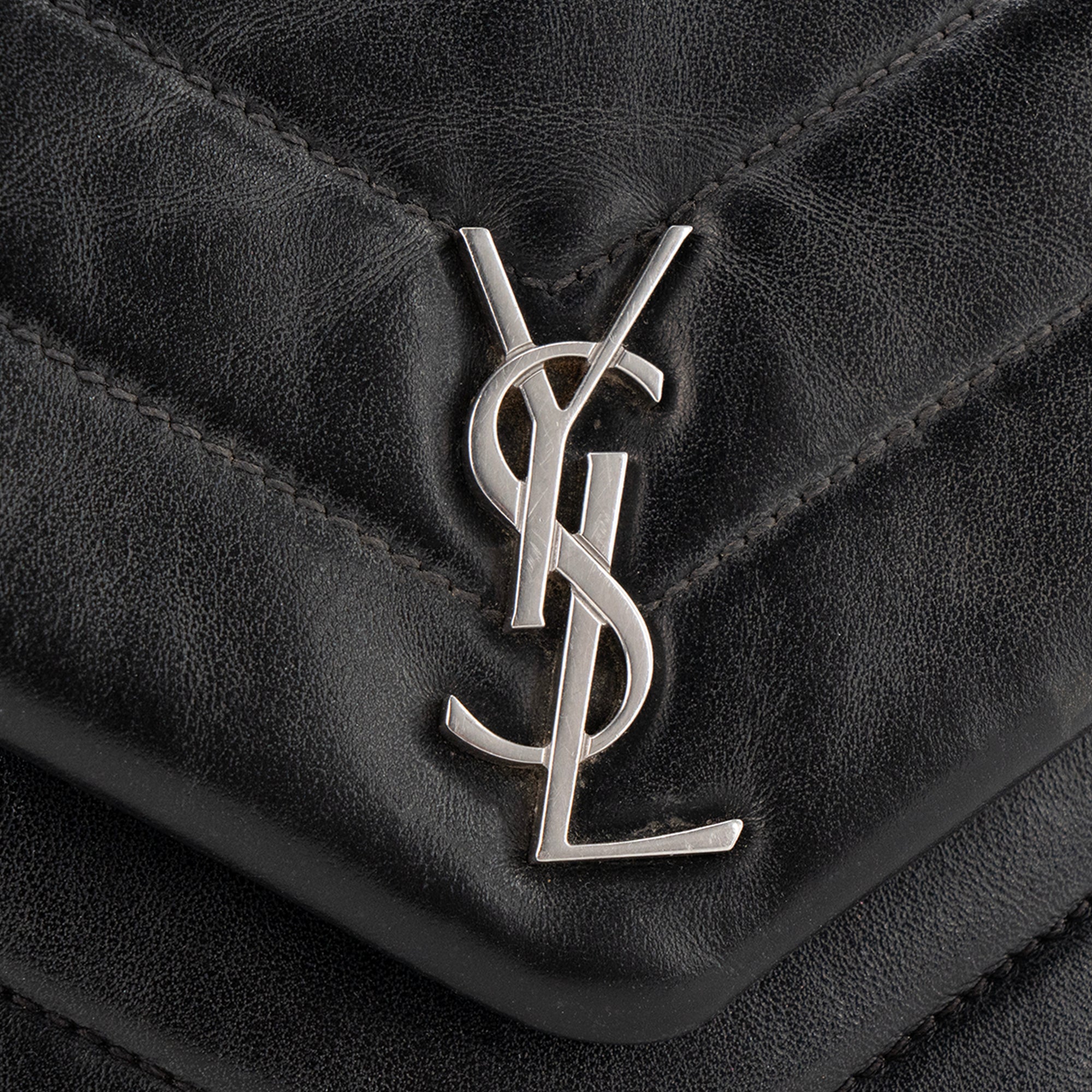 SAINT LAURENT - Sac à bandoulière Loulou Toy Saint Laurent en cuir lisse noir