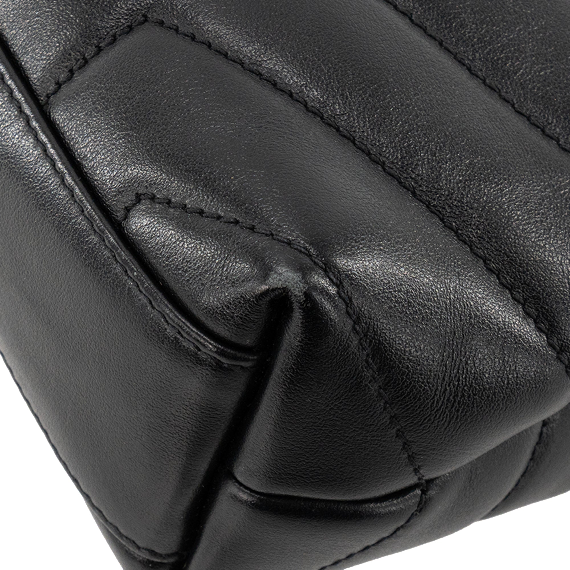 SAINT LAURENT - Sac à bandoulière Loulou Toy Saint Laurent en cuir lisse noir