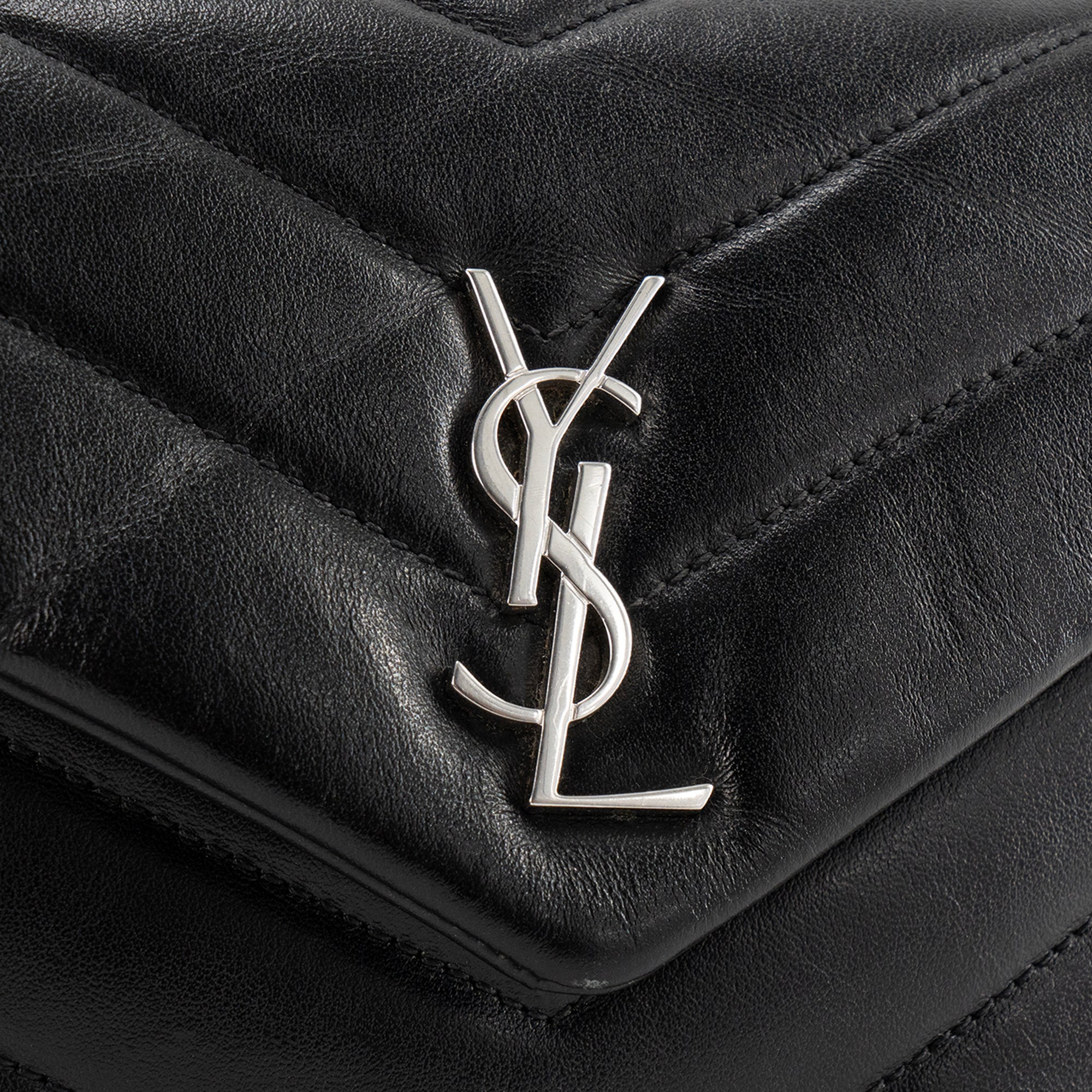 SAINT LAURENT - Sac à bandoulière Loulou Toy Saint Laurent en cuir lisse noir