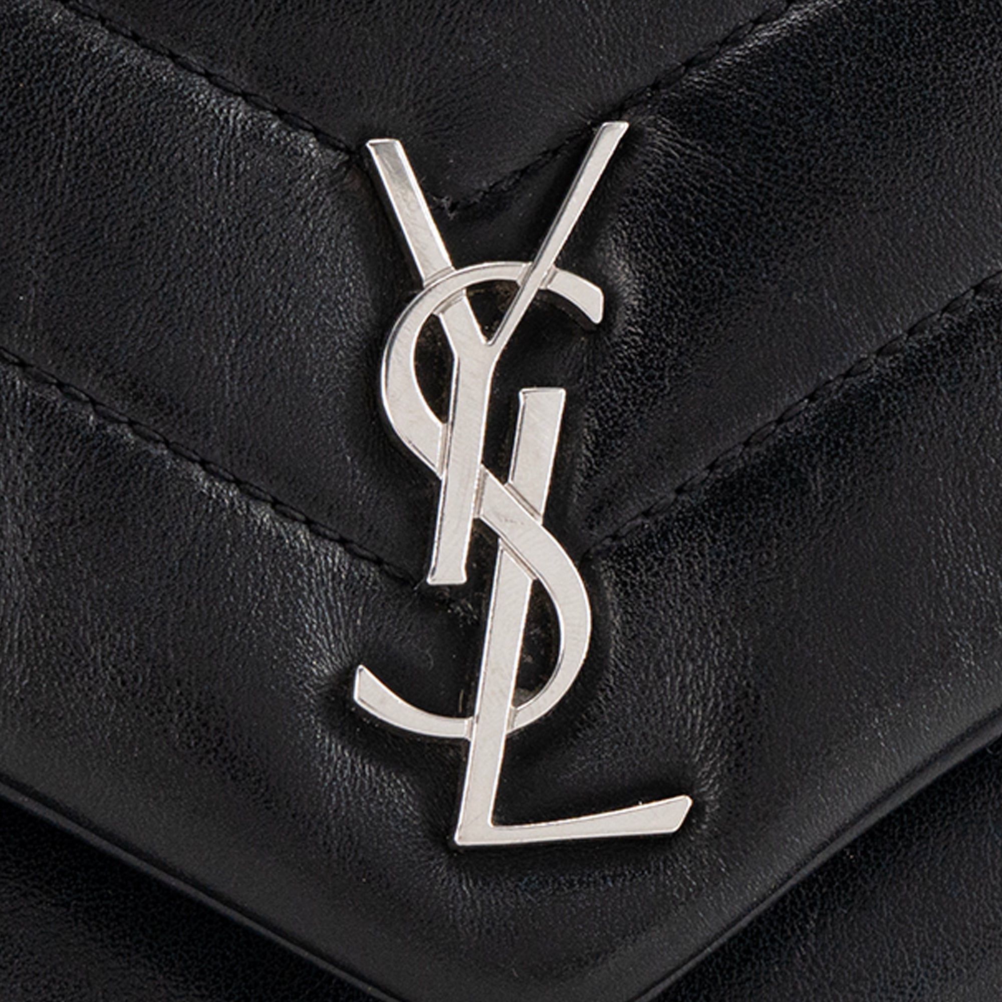 SAINT LAURENT - Sac à bandoulière Loulou Toy Saint Laurent en cuir lisse noir