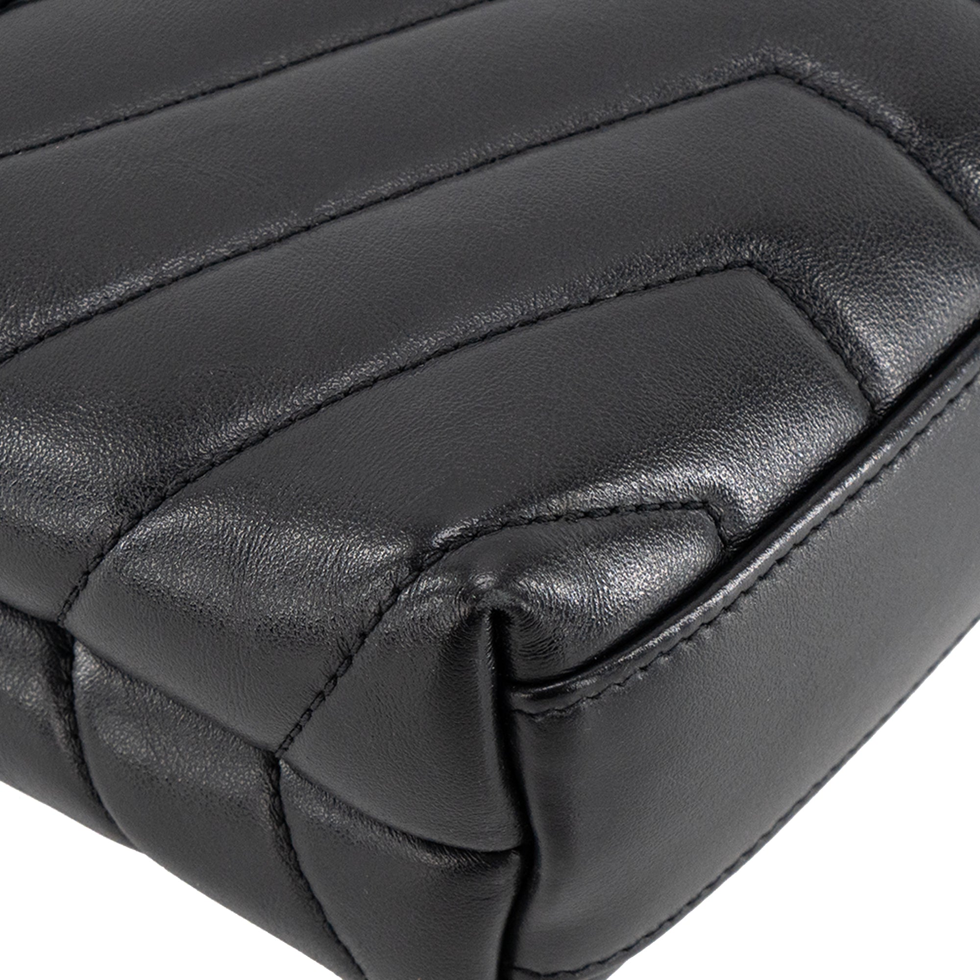 SAINT LAURENT - Sac à bandoulière Loulou Toy Saint Laurent en cuir lisse noir
