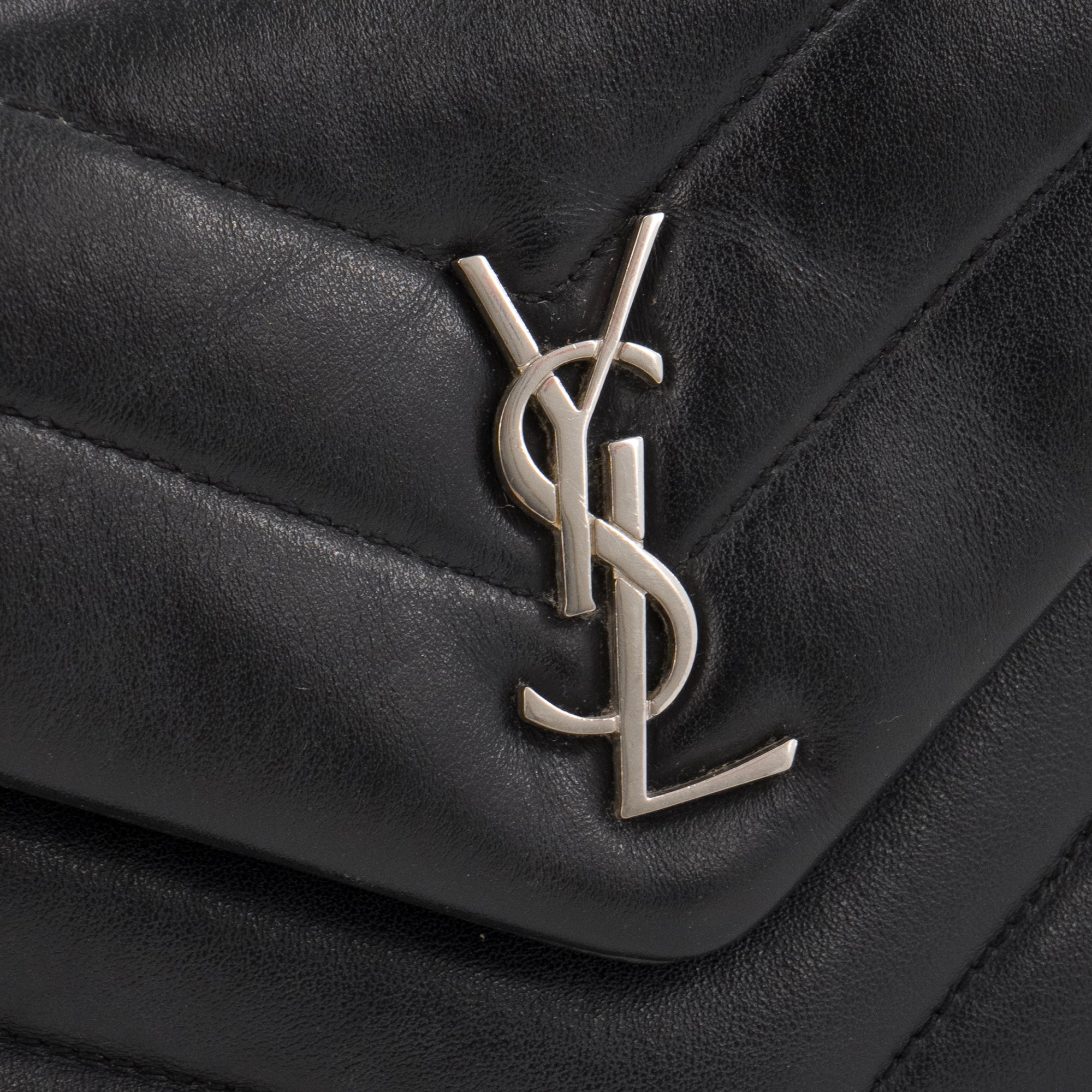 SAINT LAURENT - Sac à bandoulière Loulou Toy Saint Laurent en cuir lisse noir