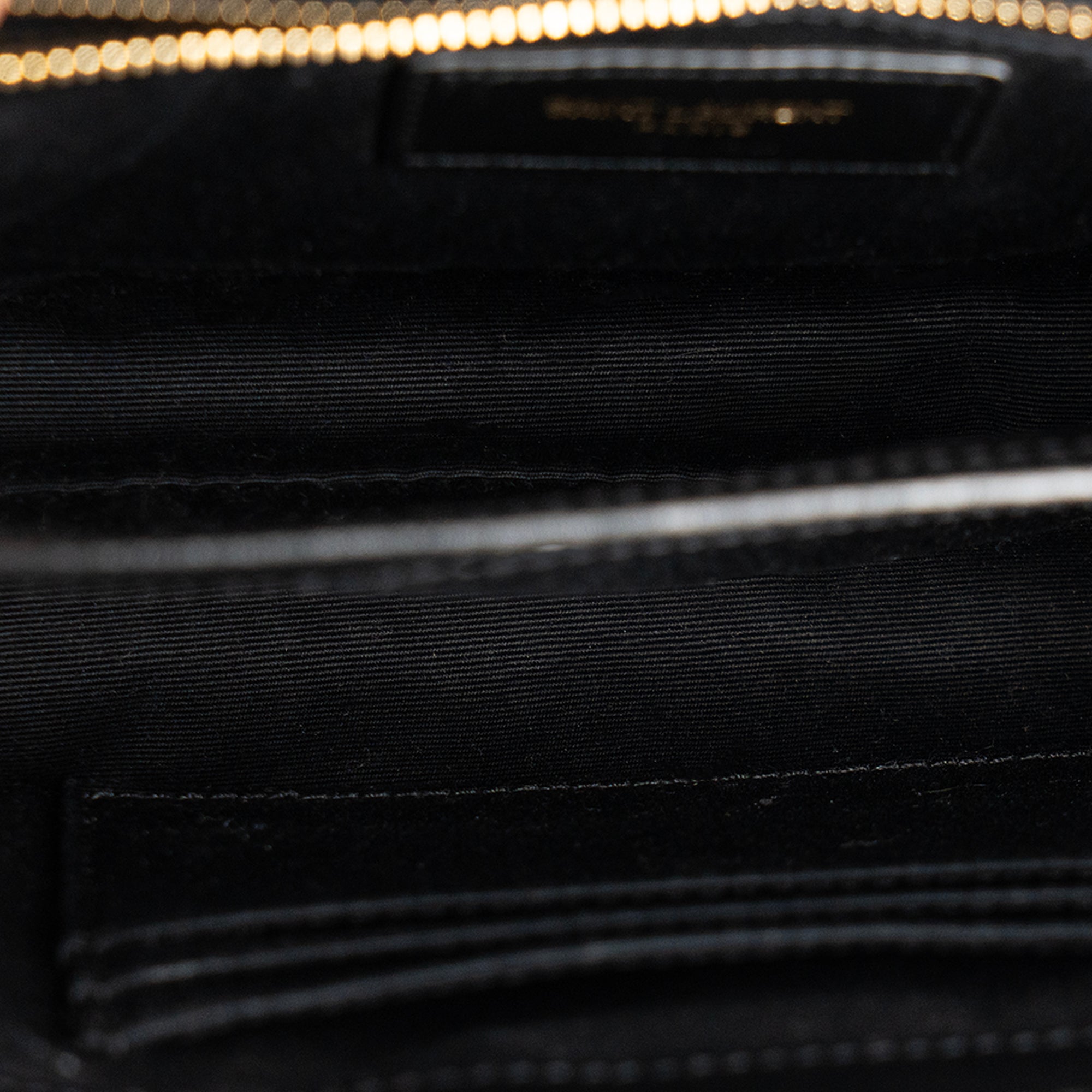 SAINT LAURENT - Sac à bandoulière Loulou Toy Saint Laurent en cuir lisse noir