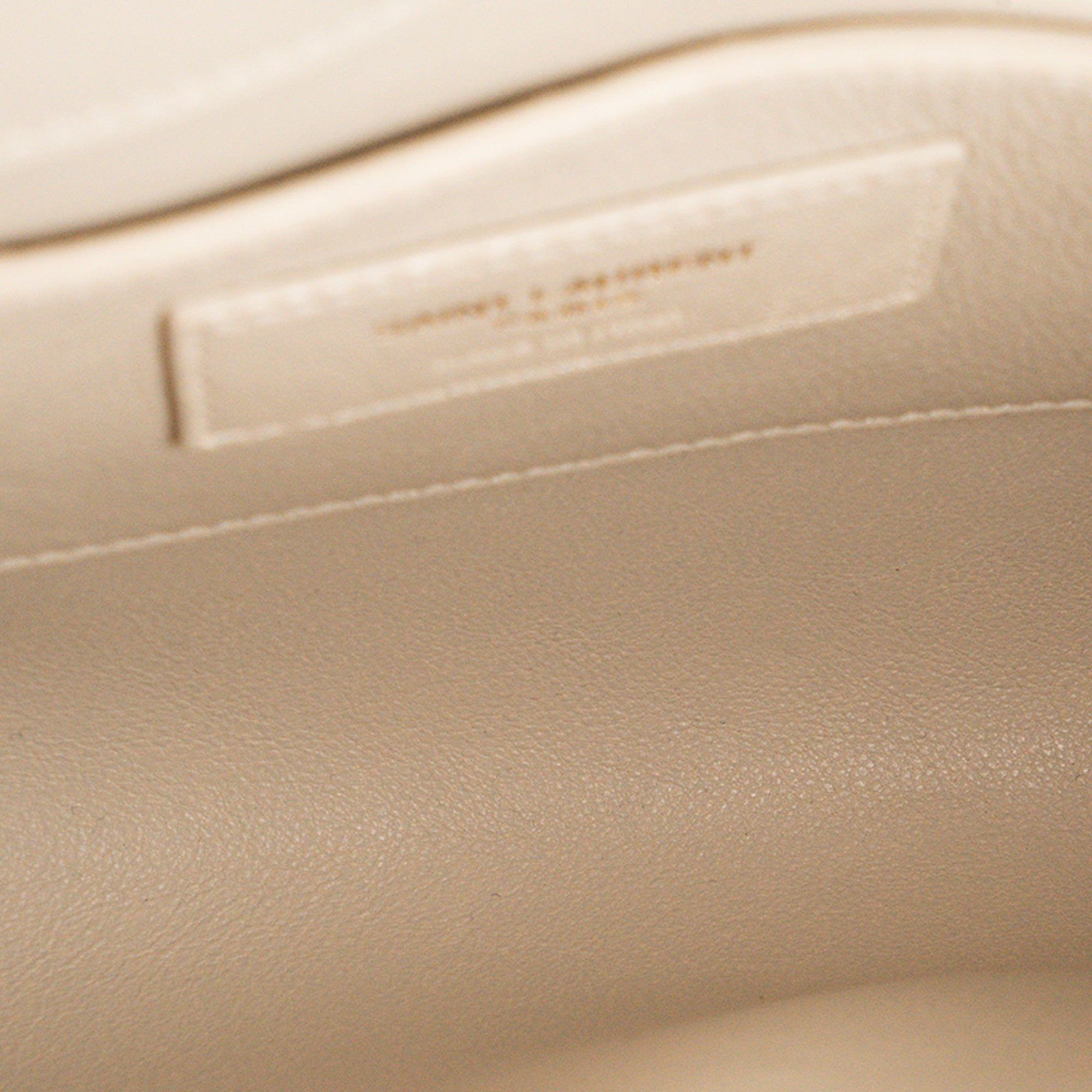 SAINT LAURENT - Sac à bandoulière Manhattan mini Saint Laurent en cuir lisse beige