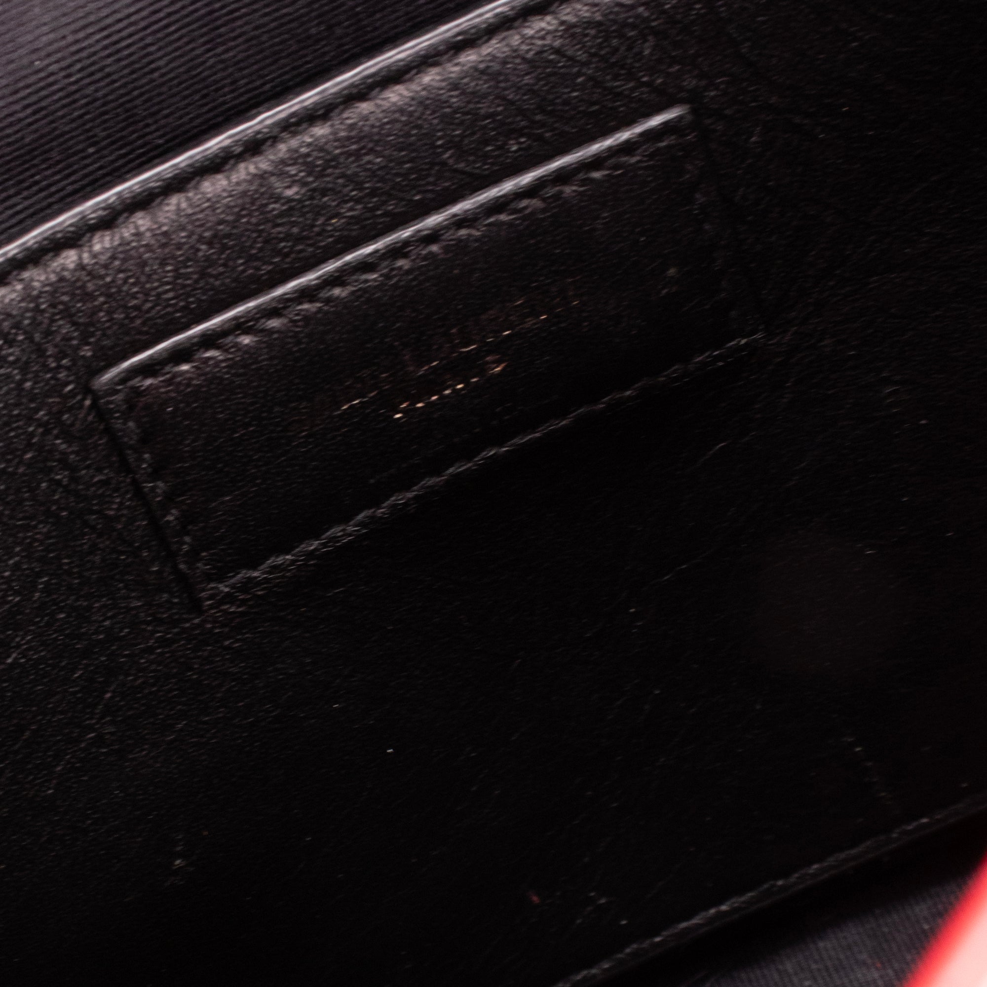 SAINT LAURENT - Sac à bandoulière Niki baby Saint Laurent en cuir froissé rouge