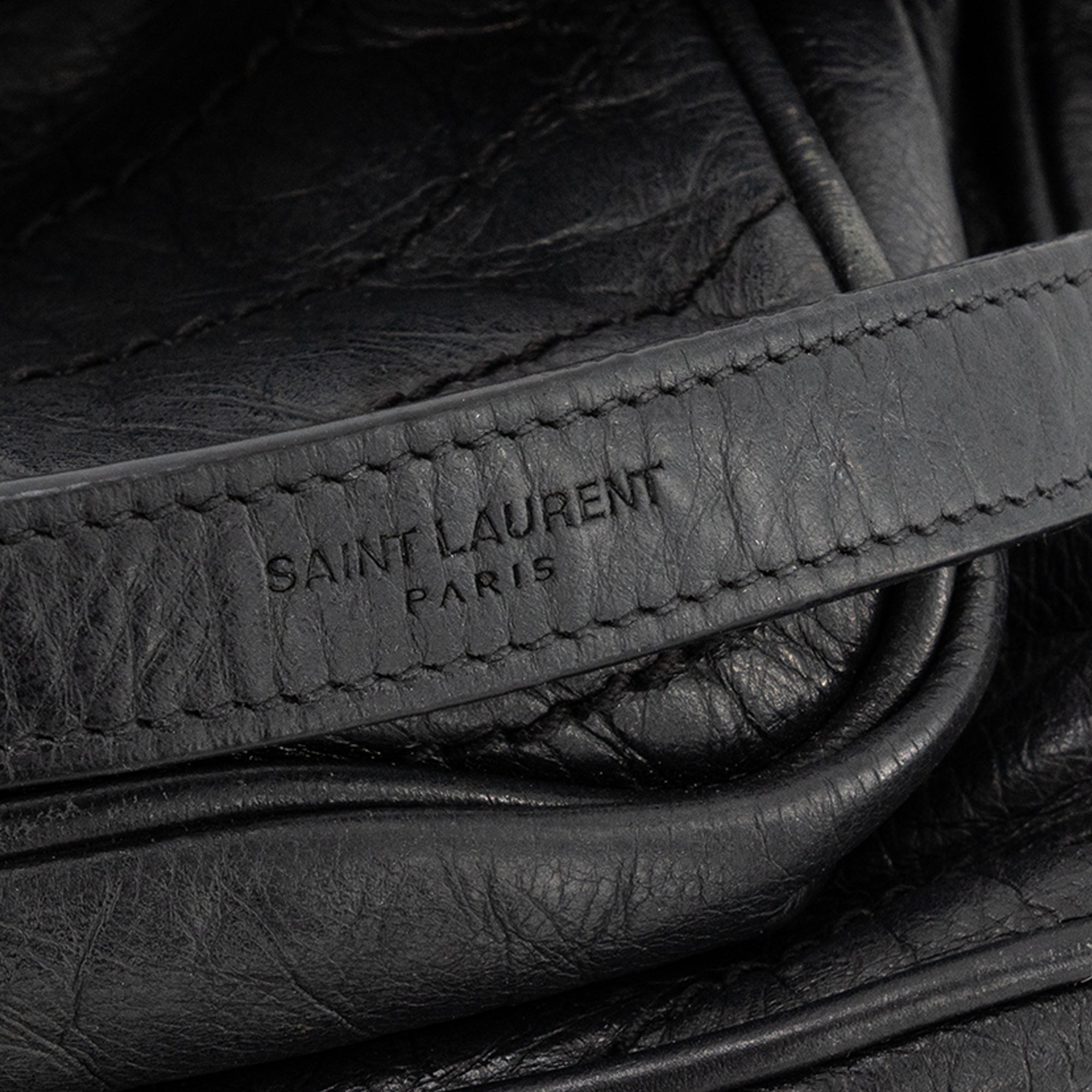 SAINT LAURENT - Sac à bandoulière Niki medium Saint Laurent en cuir froissé noir