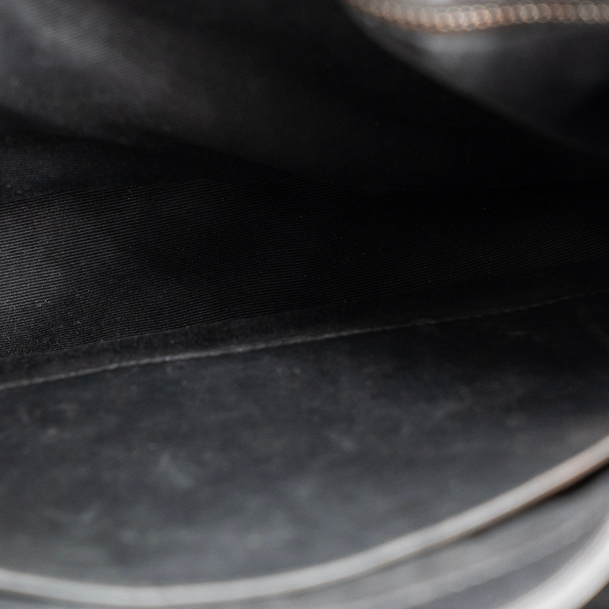 SAINT LAURENT - Sac à bandoulière Niki medium Saint Laurent en cuir froissé noir