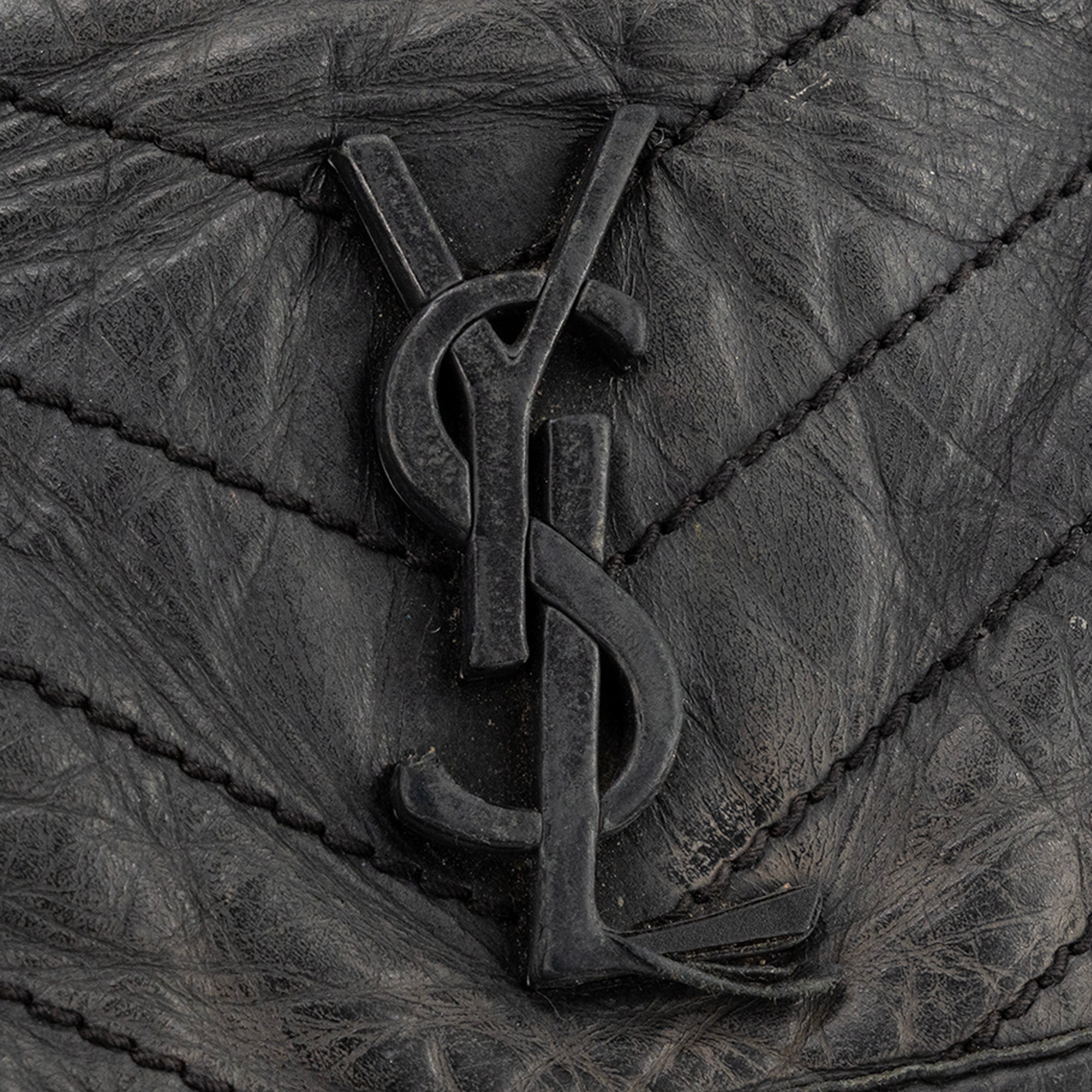 SAINT LAURENT - Sac à bandoulière Niki medium Saint Laurent en cuir froissé noir