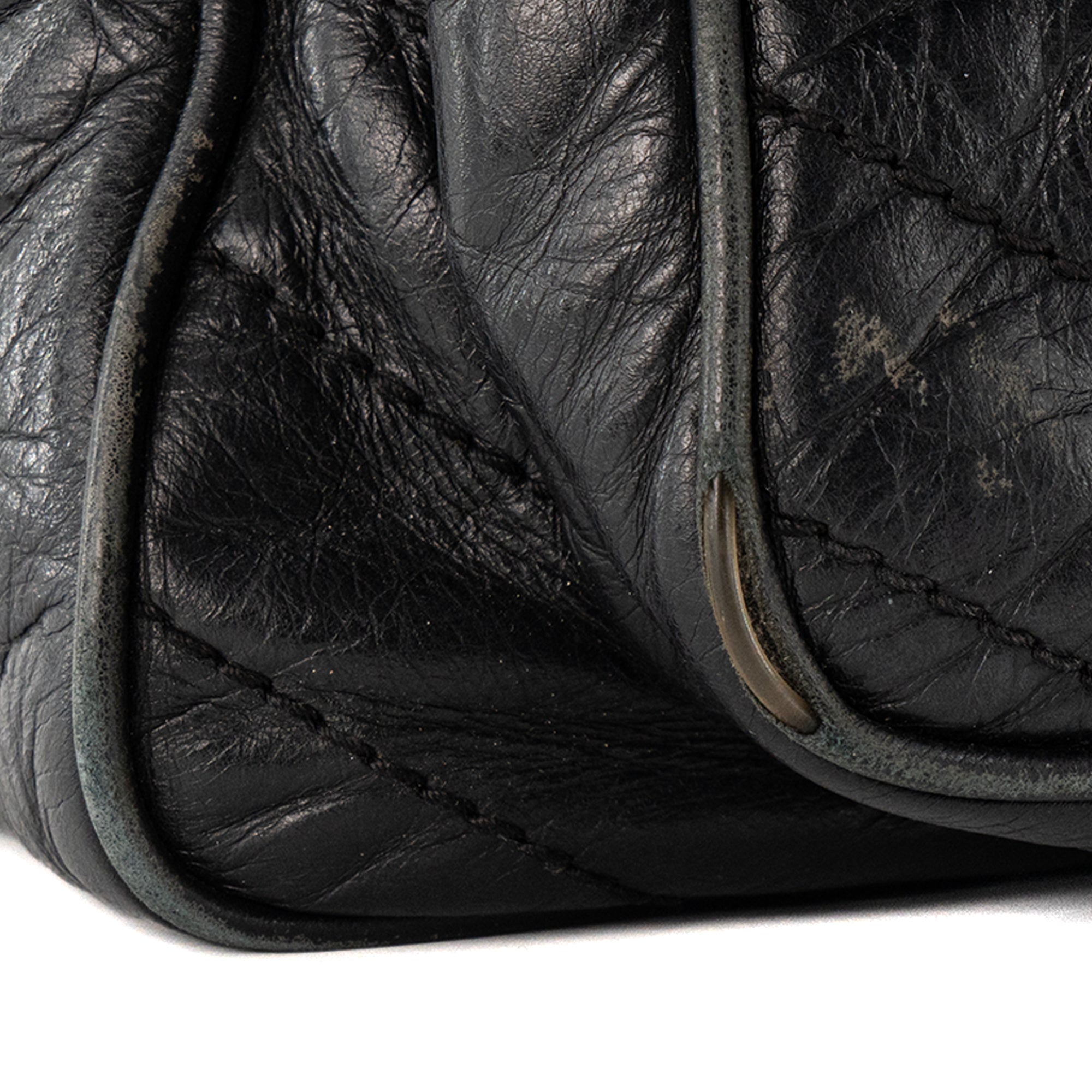 SAINT LAURENT - Sac à bandoulière Niki medium Saint Laurent en cuir froissé noir