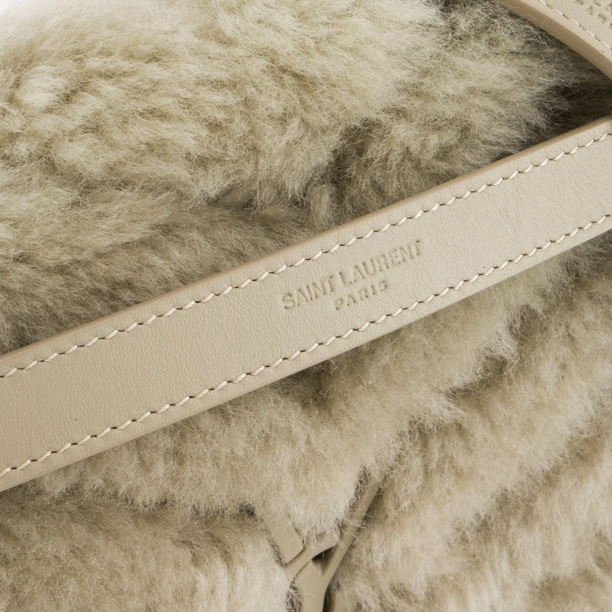 SAINT LAURENT - Sac à bandoulière Niki Medium Saint Laurent en cuir shearling gris vert