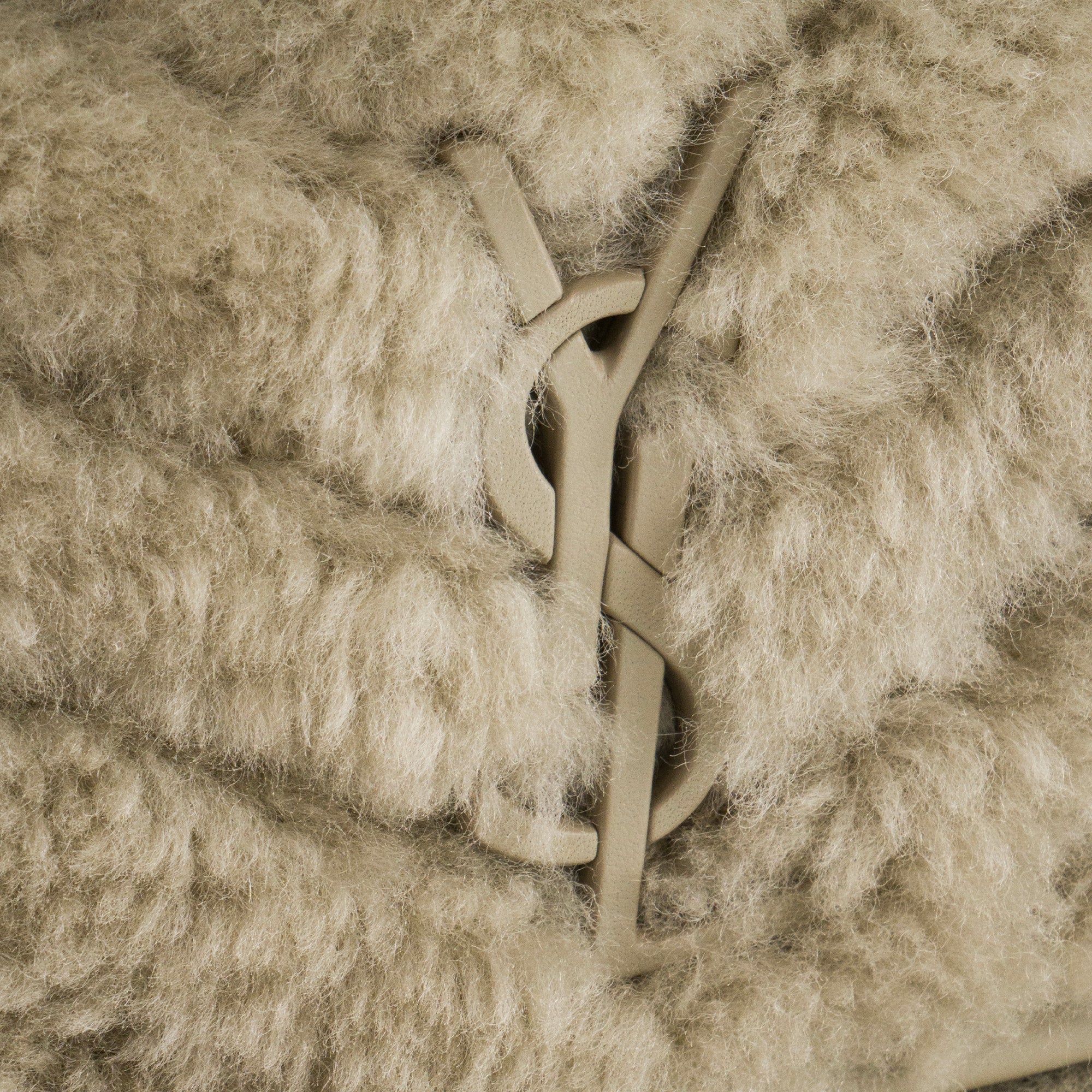 SAINT LAURENT - Sac à bandoulière Niki Medium Saint Laurent en cuir shearling gris vert