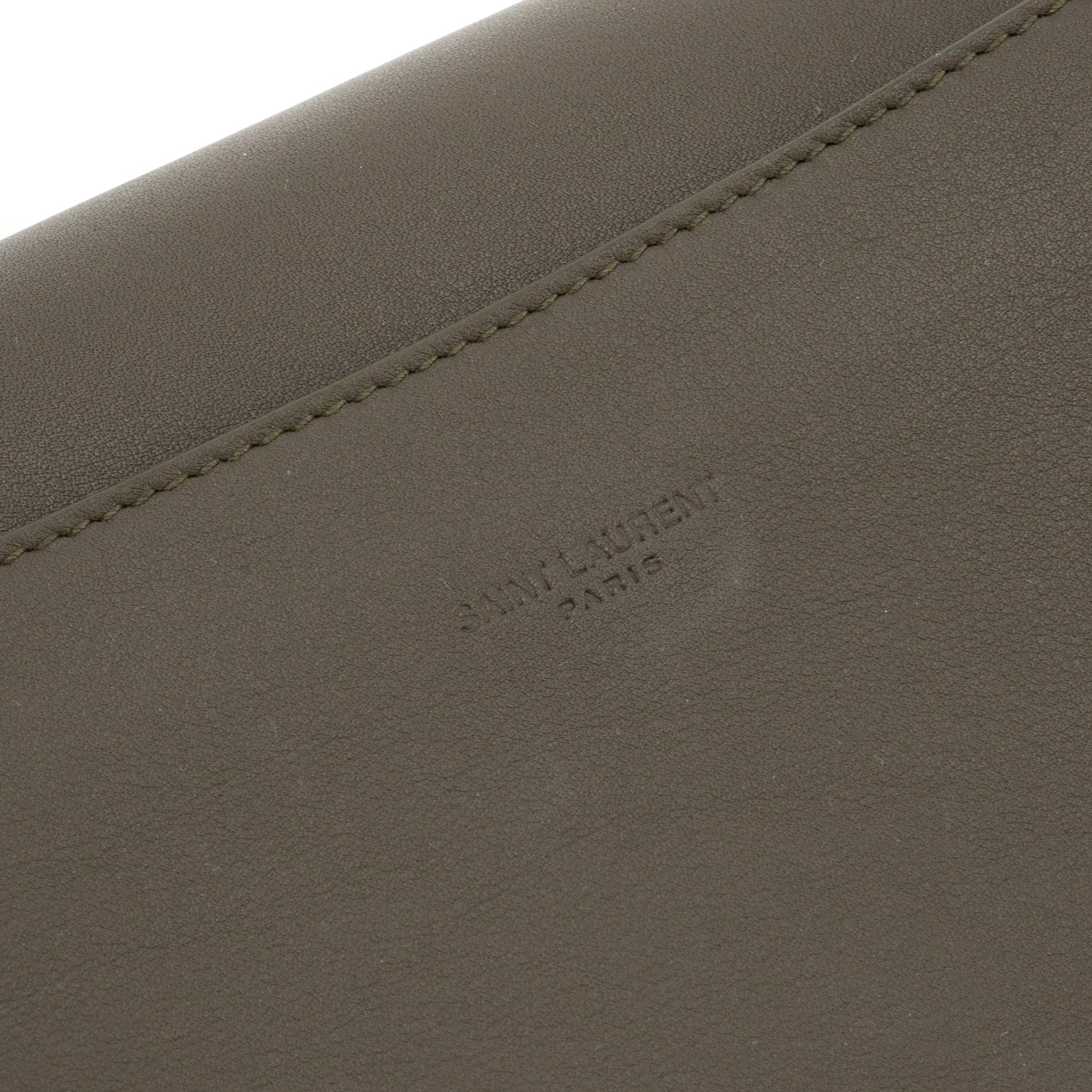 SAINT LAURENT - Sac à bandoulière Niki Satchel Saint Laurent en cuir lisse kaki