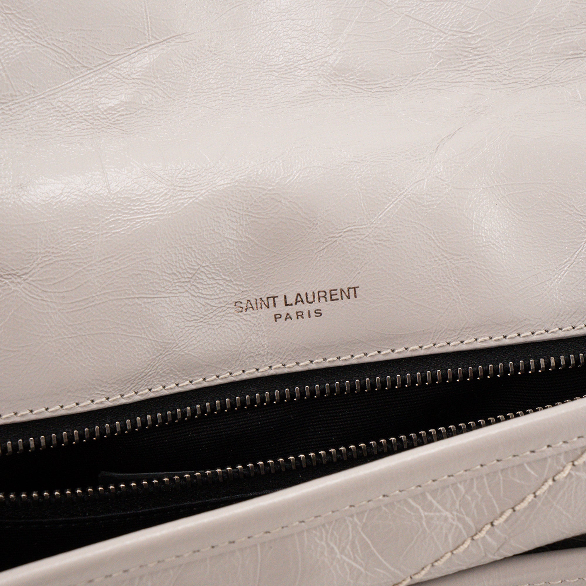 SAINT LAURENT - Sac a bandoulière Nikki Medium Saint Laurent en cuir froissé gris