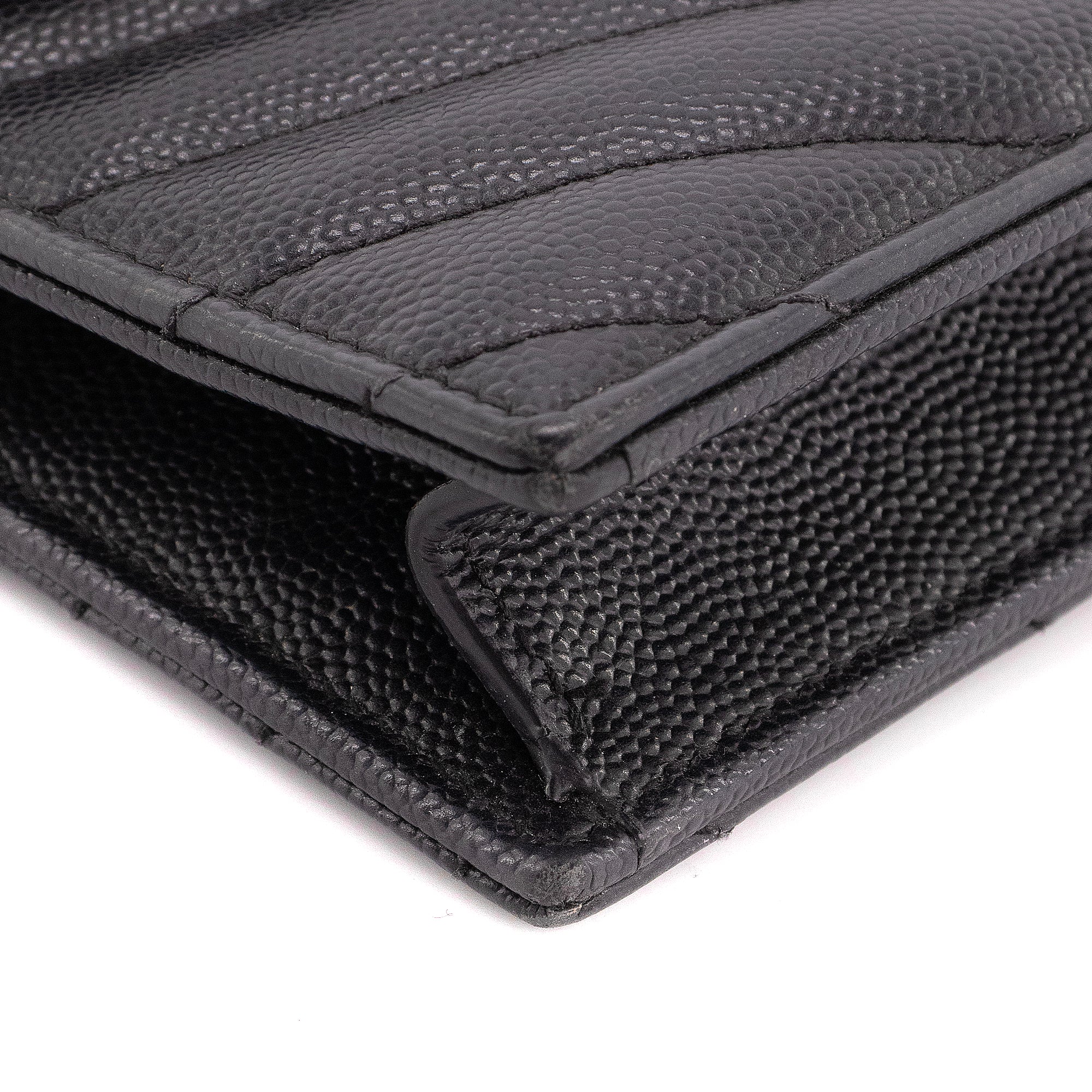 SAINT LAURENT - Sac à bandoulière Wallet On Chain Cassandre Saint Laurent en cuir grainé noir