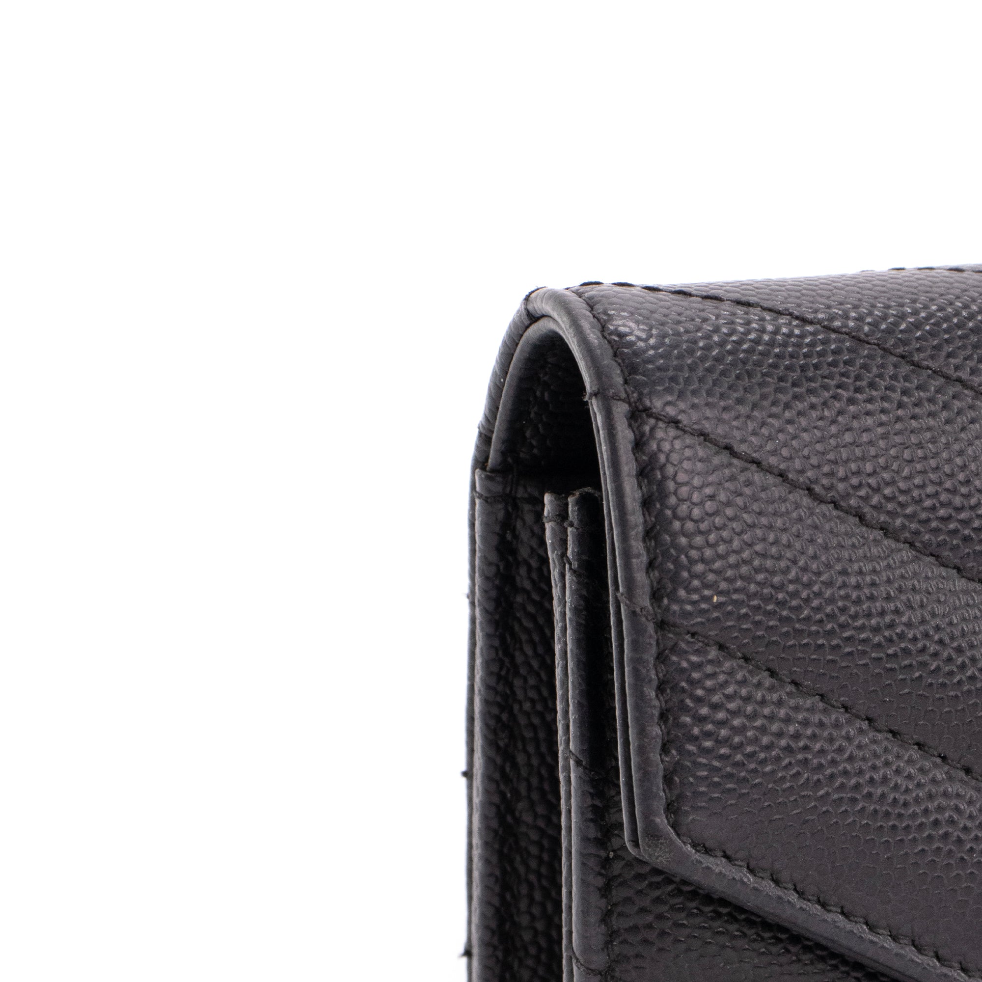 SAINT LAURENT - Sac à bandoulière Wallet On Chain Cassandre Saint Laurent en cuir grainé noir